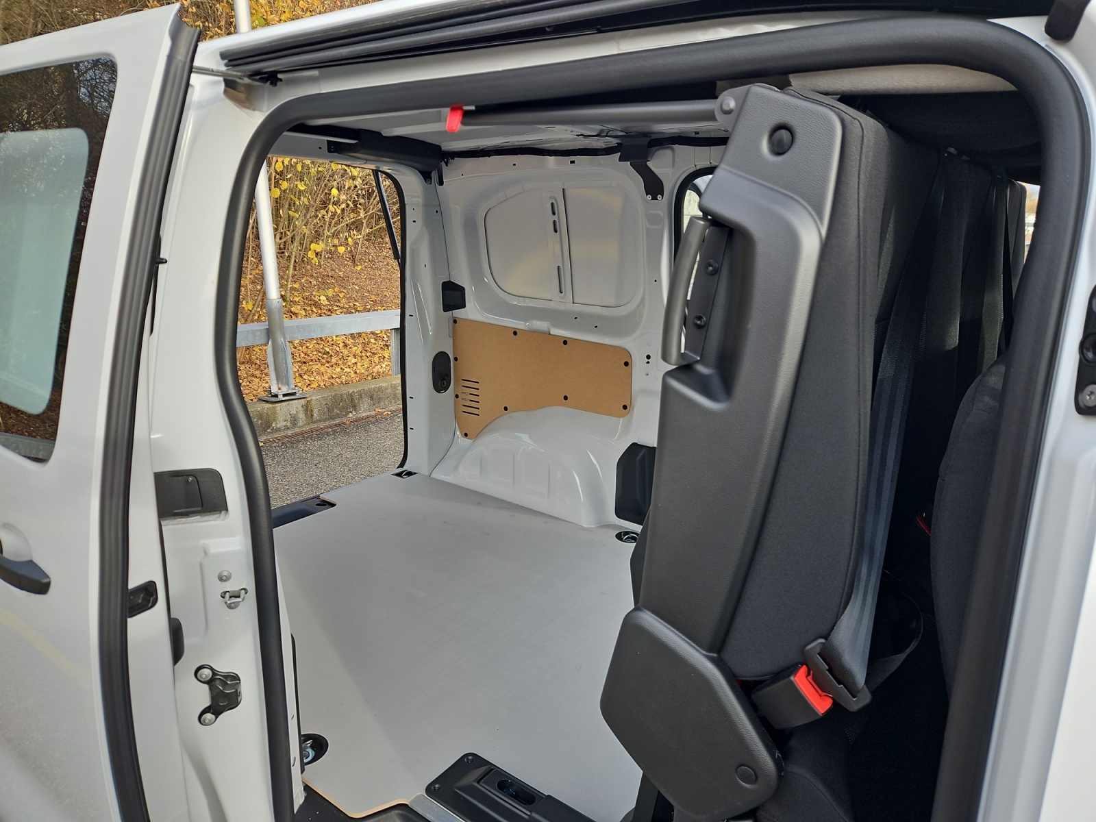 PEUGEOT Expert 1.5 BlueHDi 120 S&S Vertiefte Kabine Standard-image-10