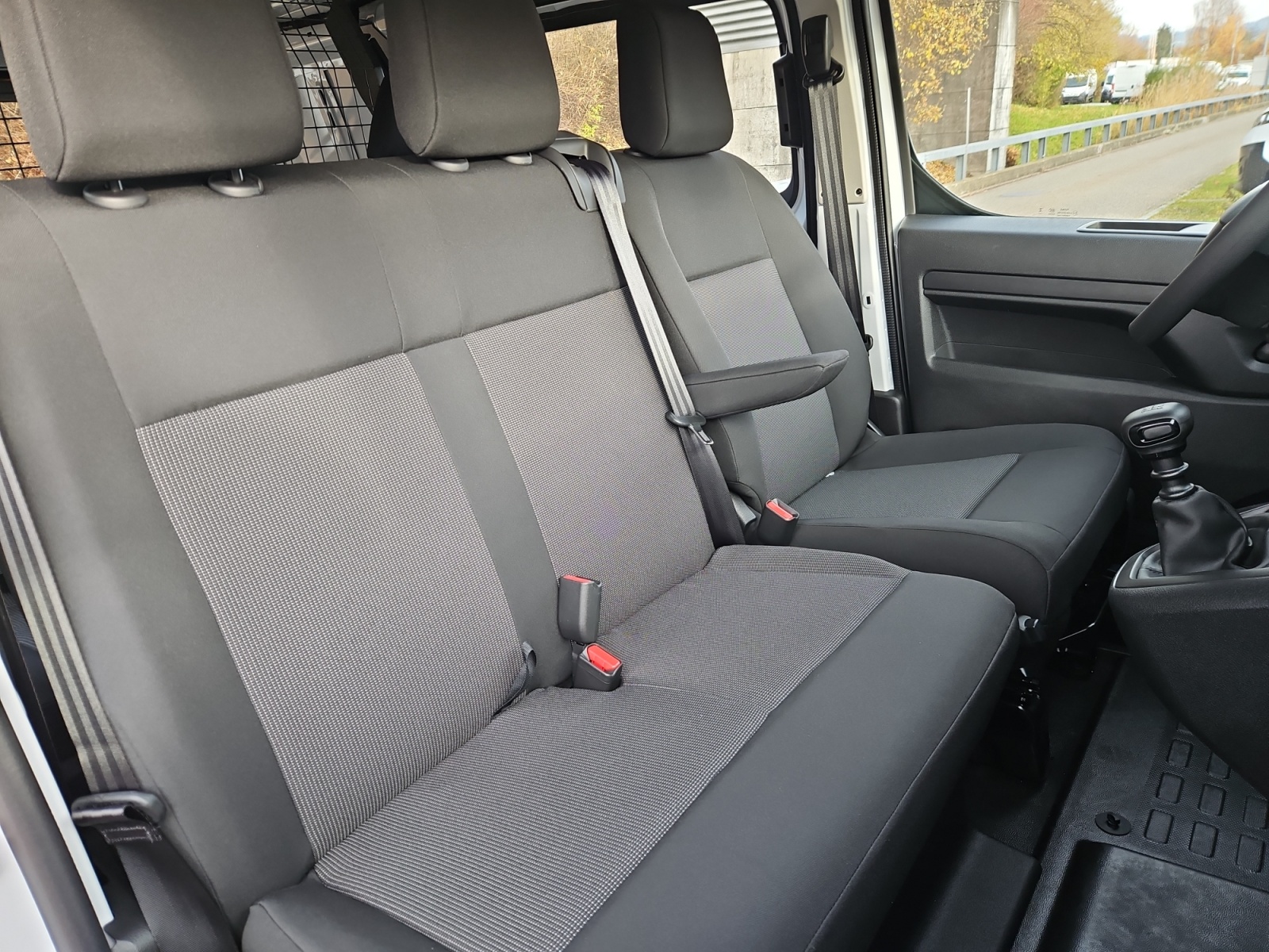 PEUGEOT Expert 1.5 BlueHDi 120 S&S Vertiefte Kabine Standard-image-11