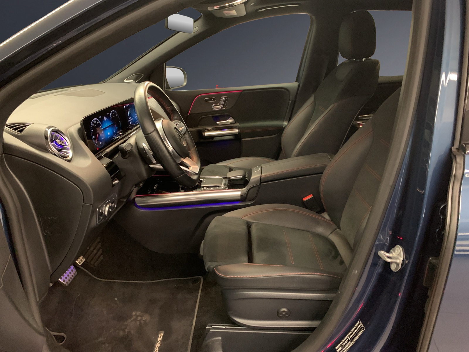 MERCEDES-BENZ B 250 e AMG Line-image-5