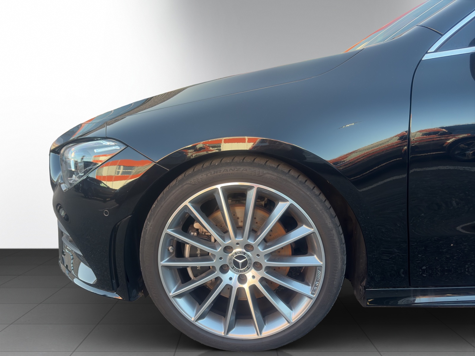 MERCEDES-BENZ CLA Shooting Brake 220 d 4Matic Swiss Star-showroom-element-3