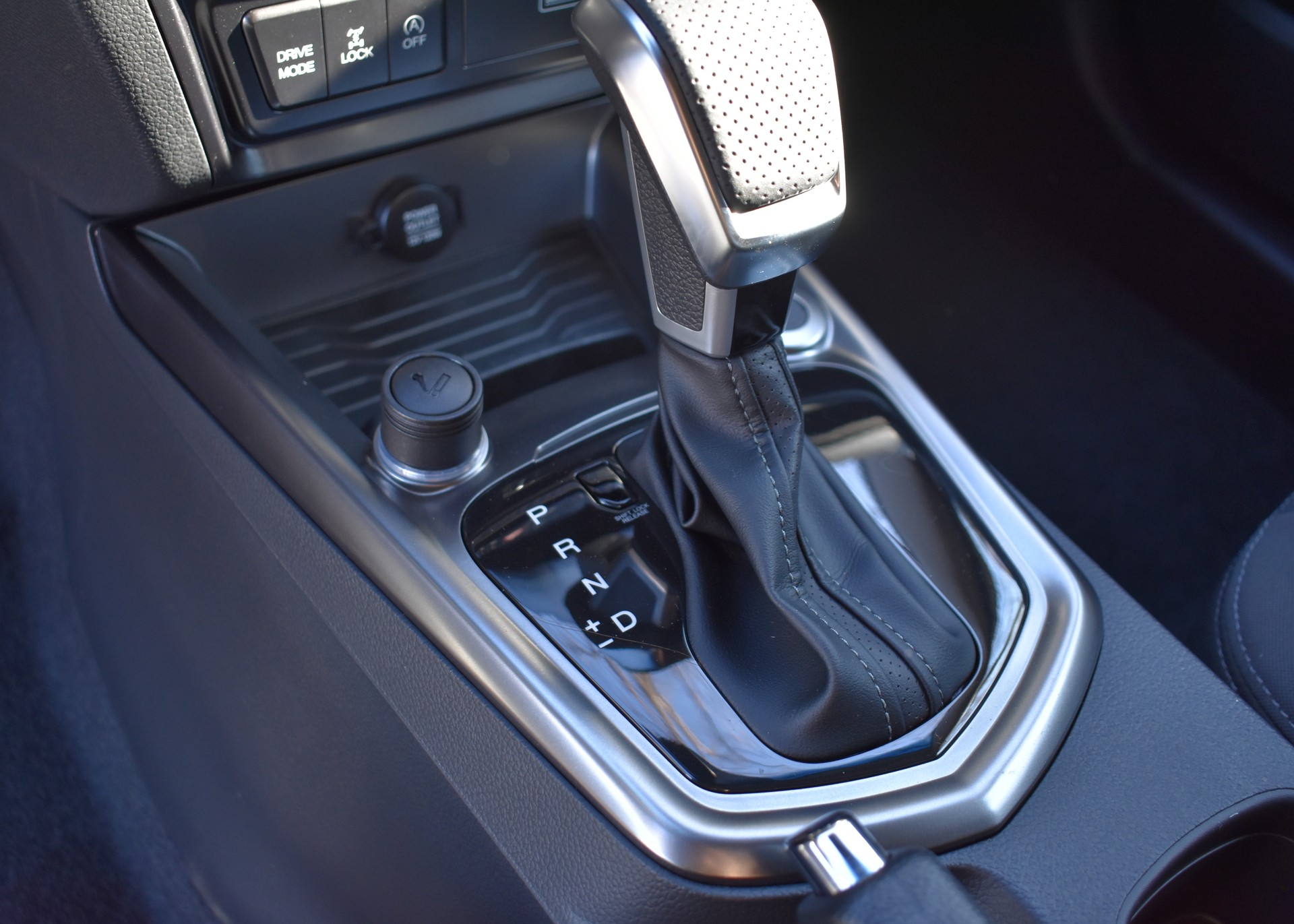 KGM-SsangYong Tivoli 1.5 T GDI Bronze 4WD Automat-image-13