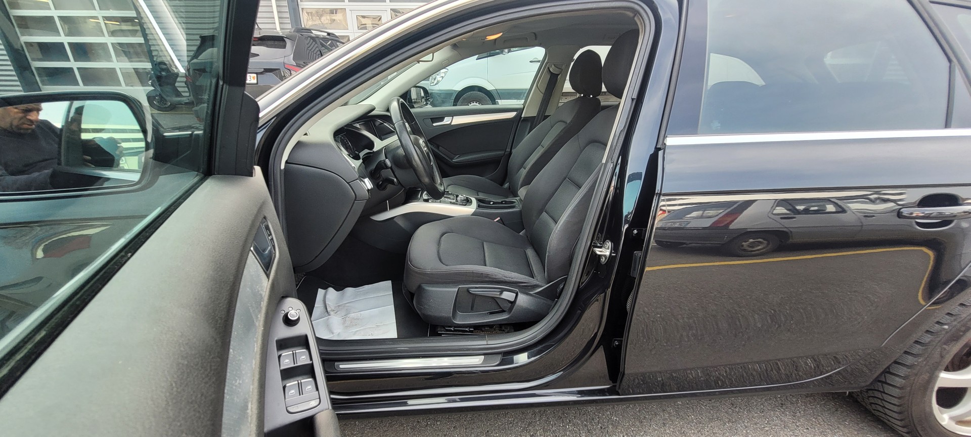 AUDI A4 Avant 2.0 TFSI quattro S-tronic-image-13