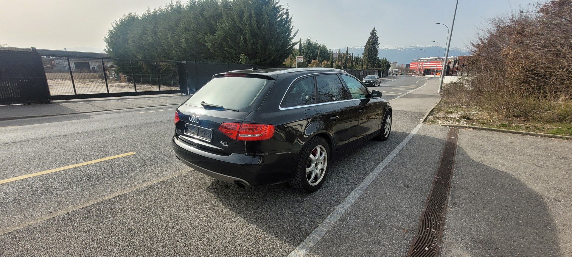 AUDI A4 Avant 2.0 TFSI quattro S-tronic-image-5