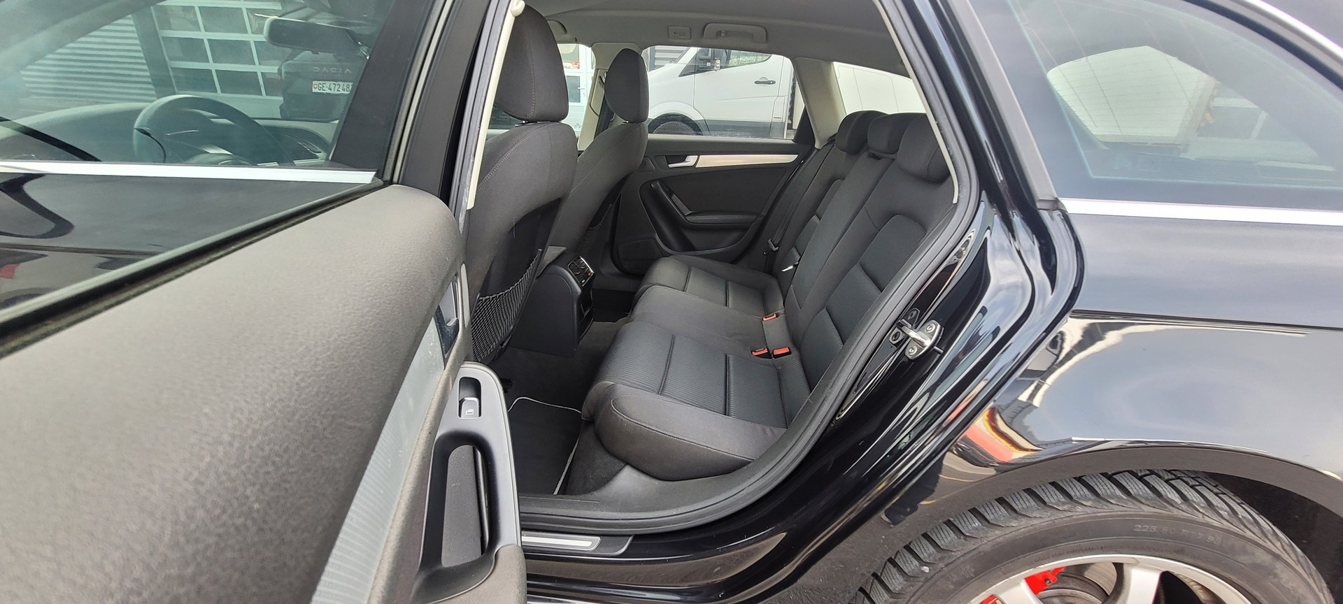 AUDI A4 Avant 2.0 TFSI quattro S-tronic-image-12