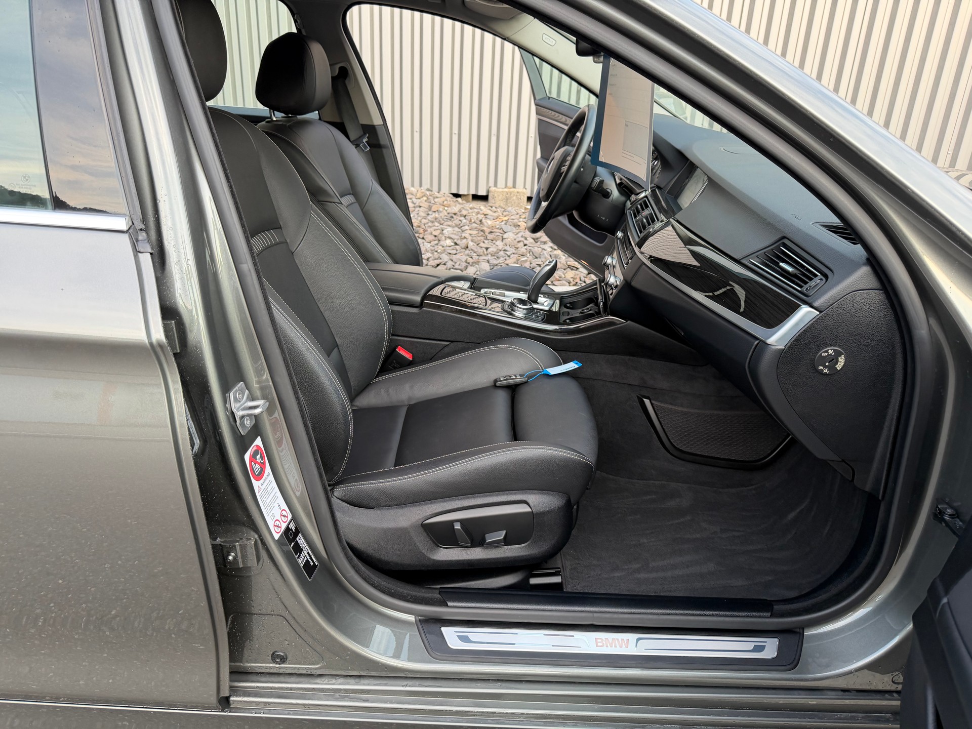 BMW 528i Touring xDrive Luxury Line Steptronic-image-28