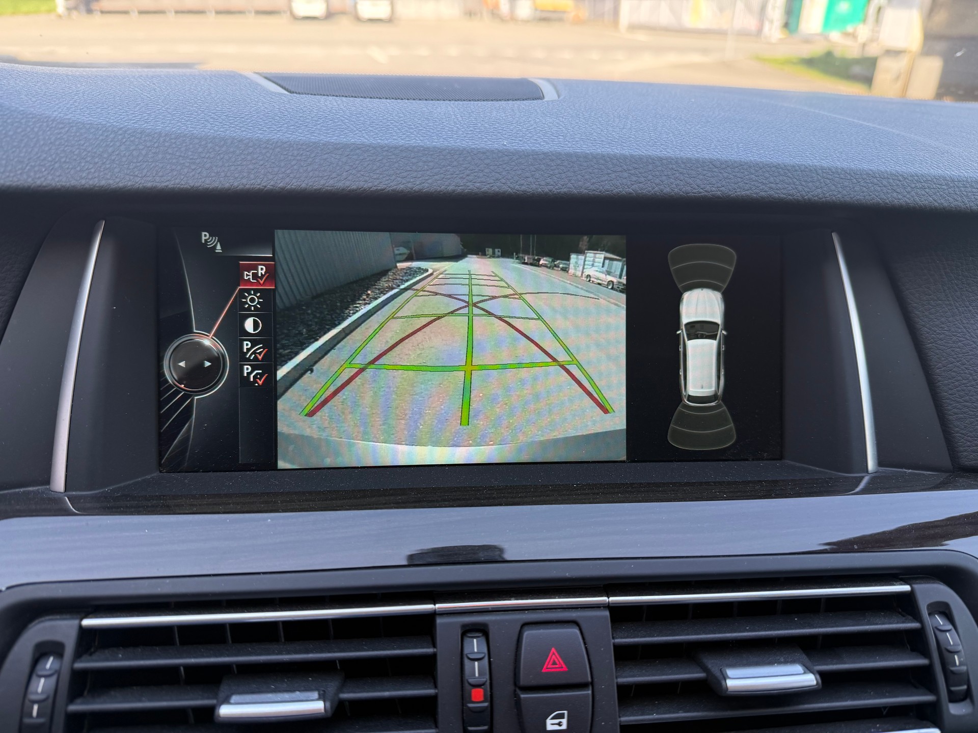 BMW 528i Touring xDrive Luxury Line Steptronic-image-14