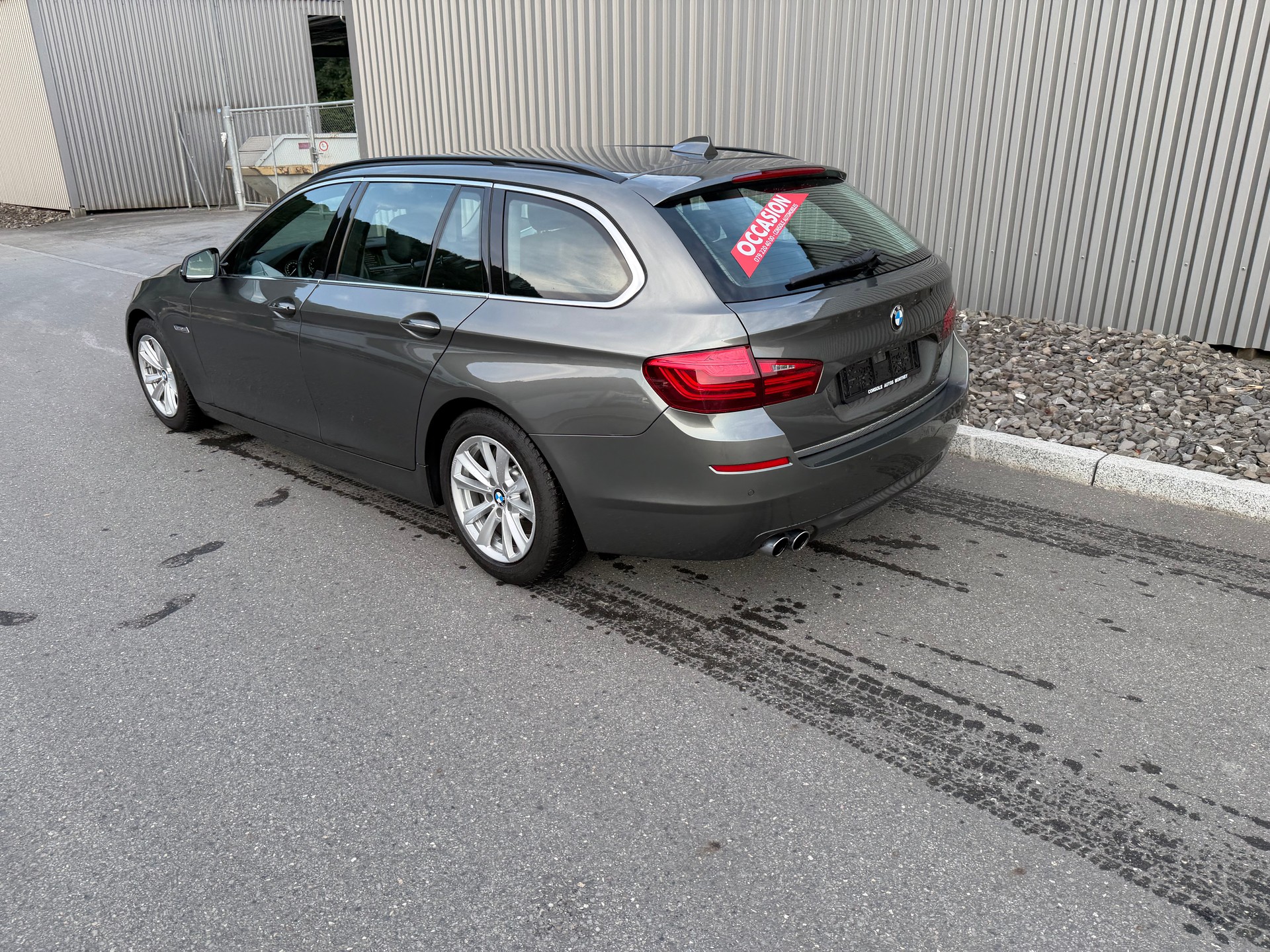 BMW 528i Touring xDrive Luxury Line Steptronic-image-2