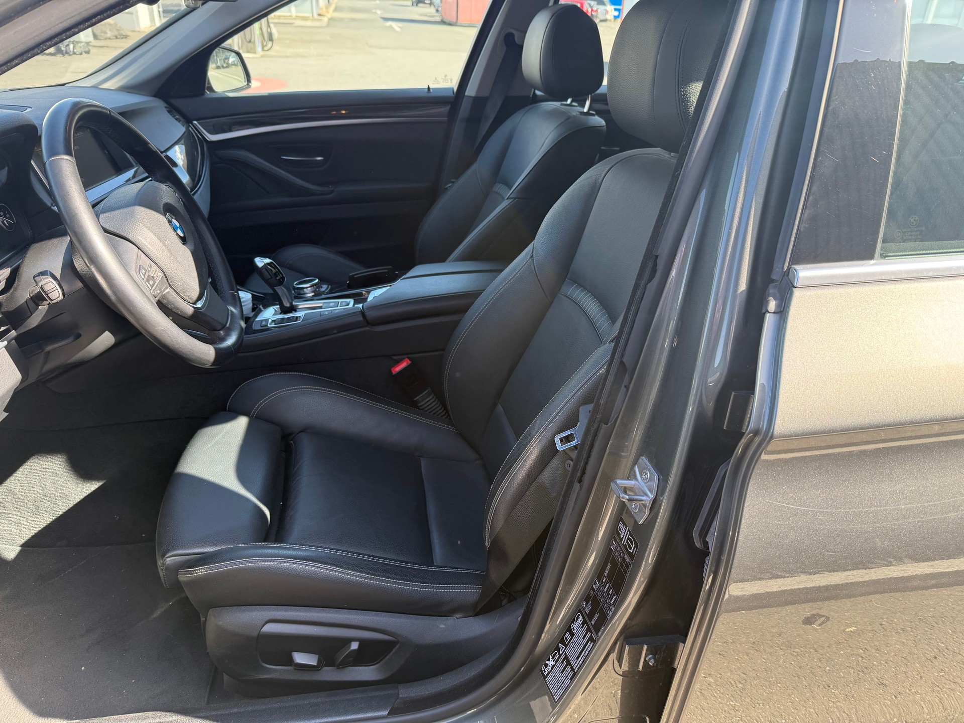 BMW 528i Touring xDrive Luxury Line Steptronic-image-12