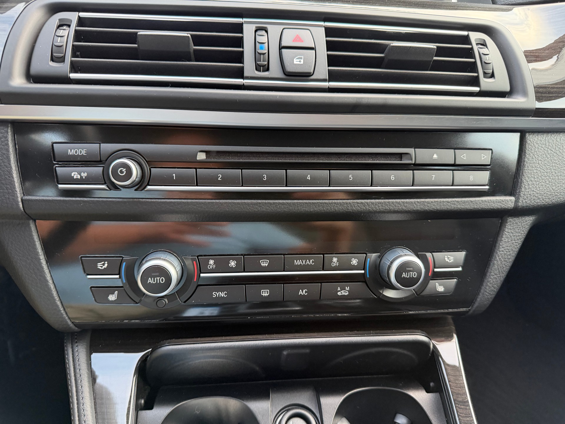 BMW 528i Touring xDrive Luxury Line Steptronic-image-22