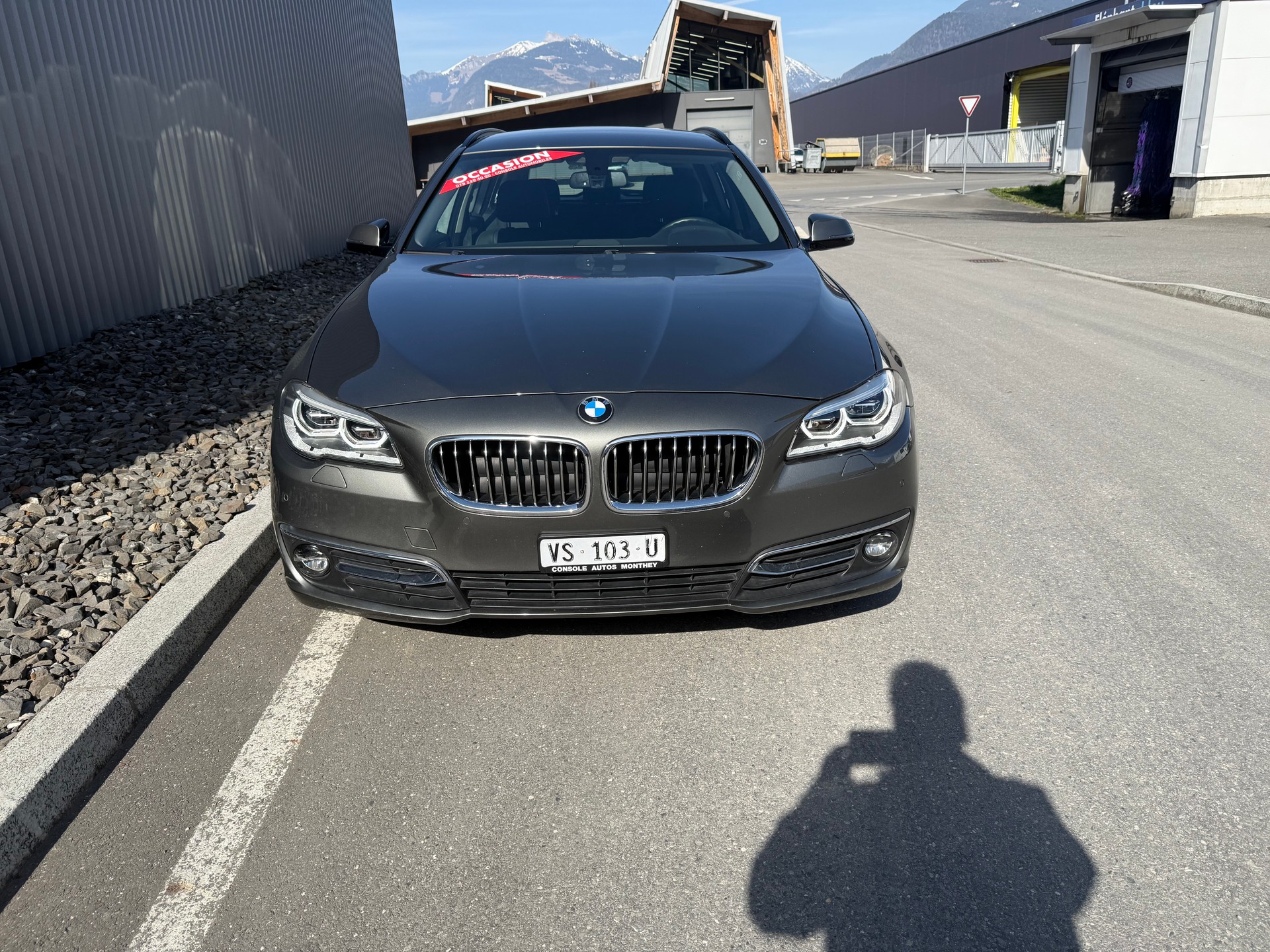 BMW 528i Touring xDrive Luxury Line Steptronic-image-4