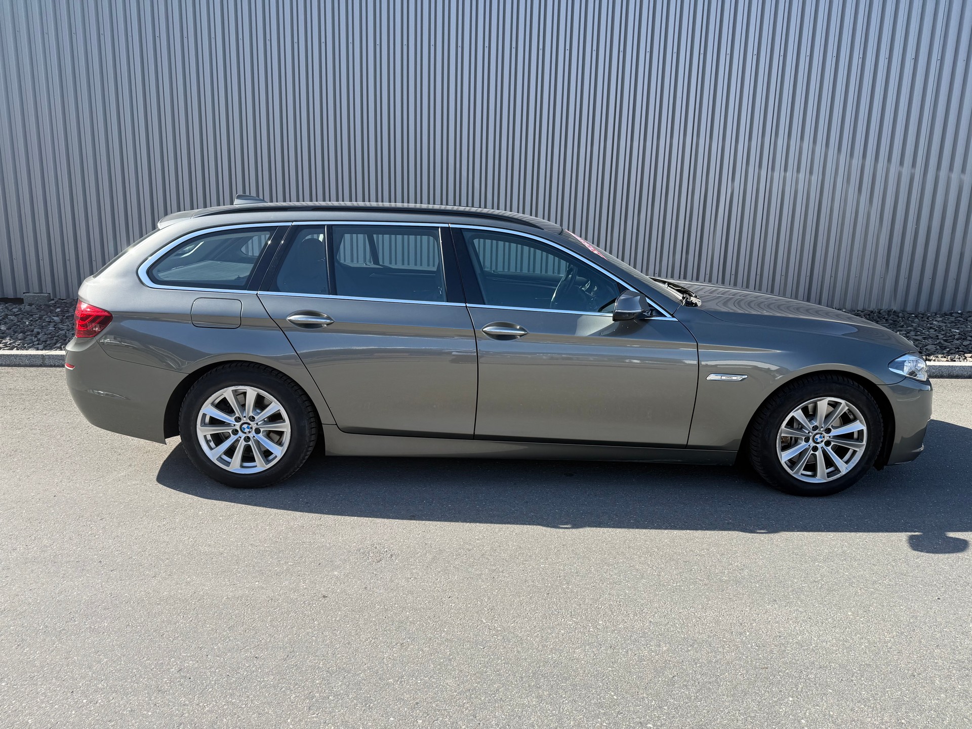 BMW 528i Touring xDrive Luxury Line Steptronic-image-6