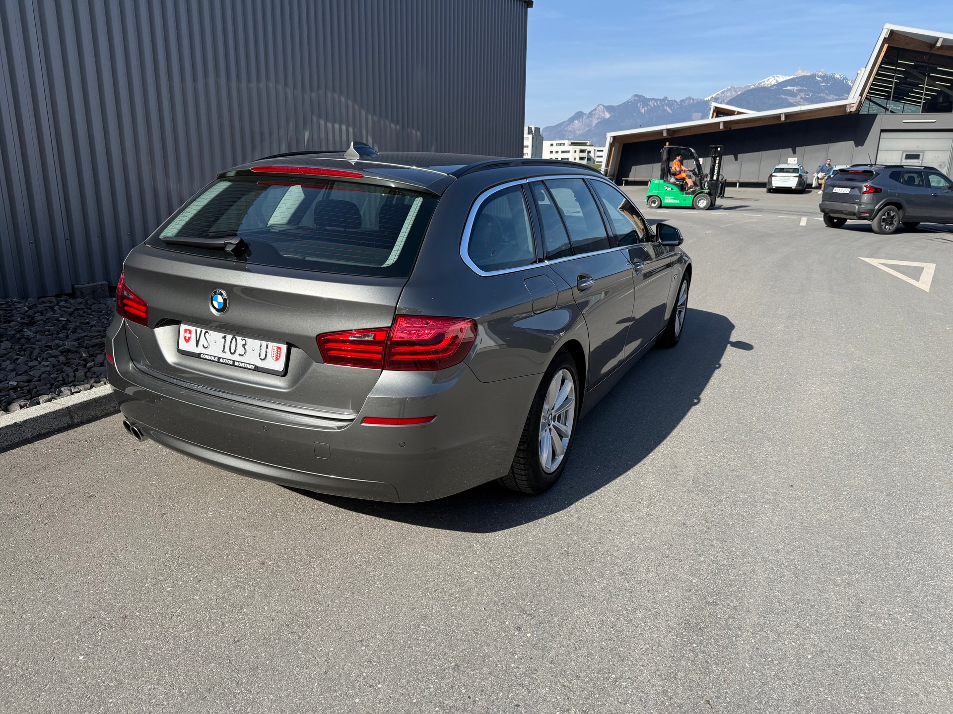 BMW 528i Touring xDrive Luxury Line Steptronic-image-5