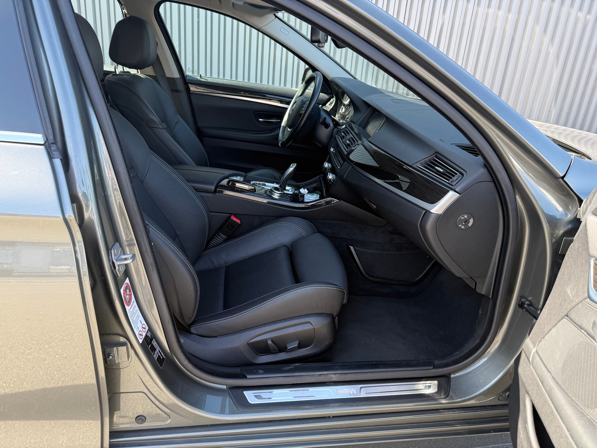 BMW 528i Touring xDrive Luxury Line Steptronic-image-9