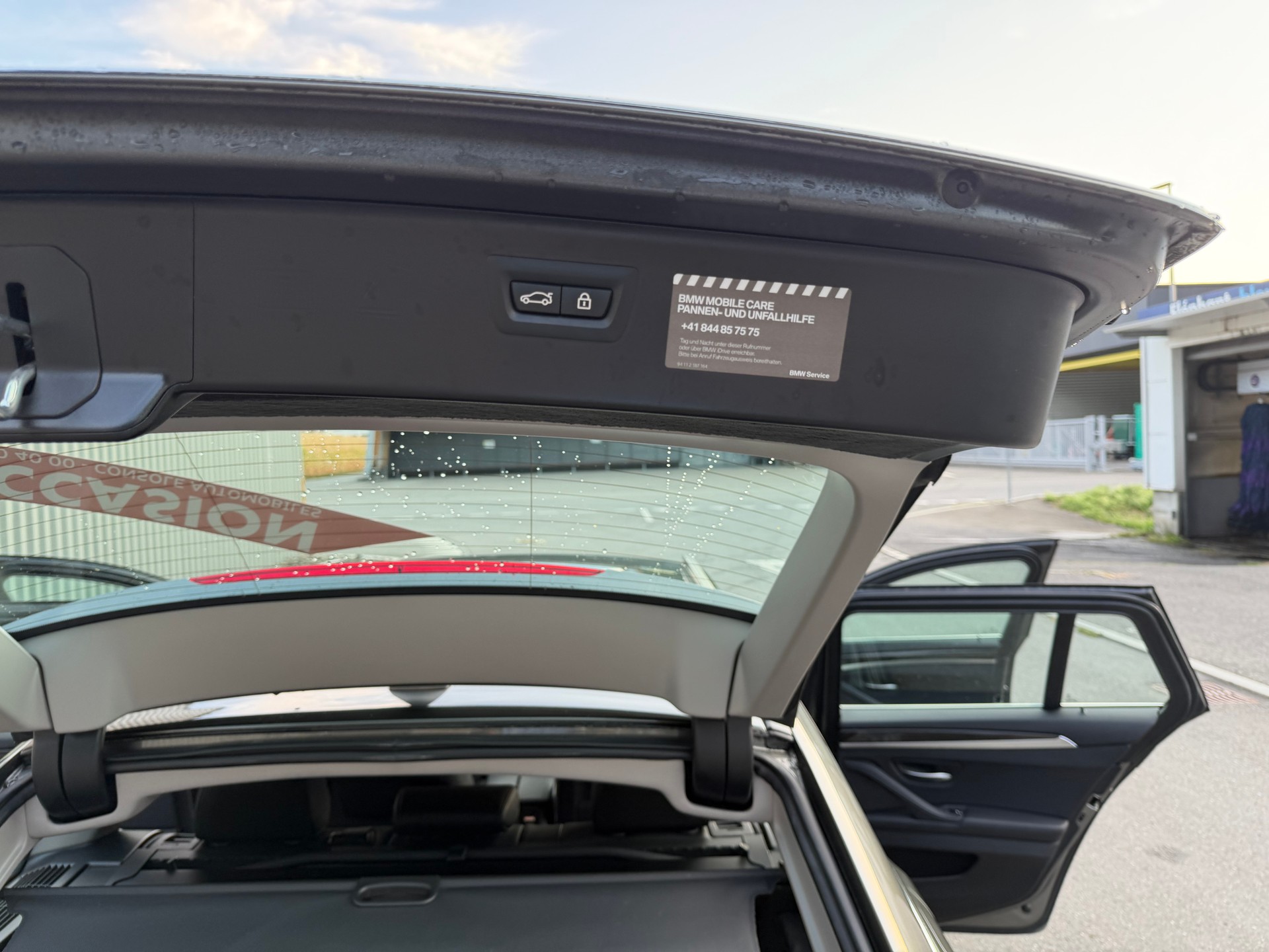 BMW 528i Touring xDrive Luxury Line Steptronic-image-38