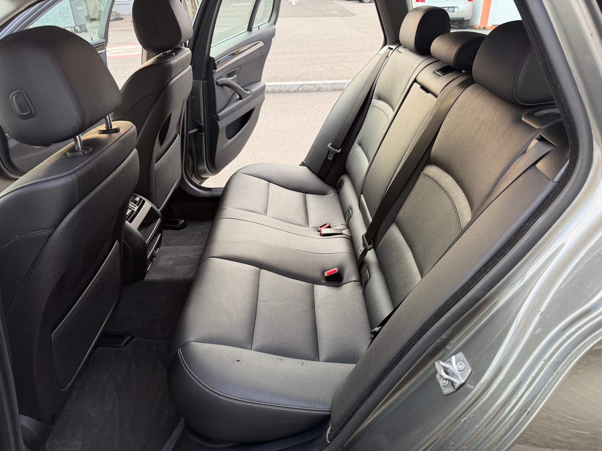 BMW 528i Touring xDrive Luxury Line Steptronic-image-33