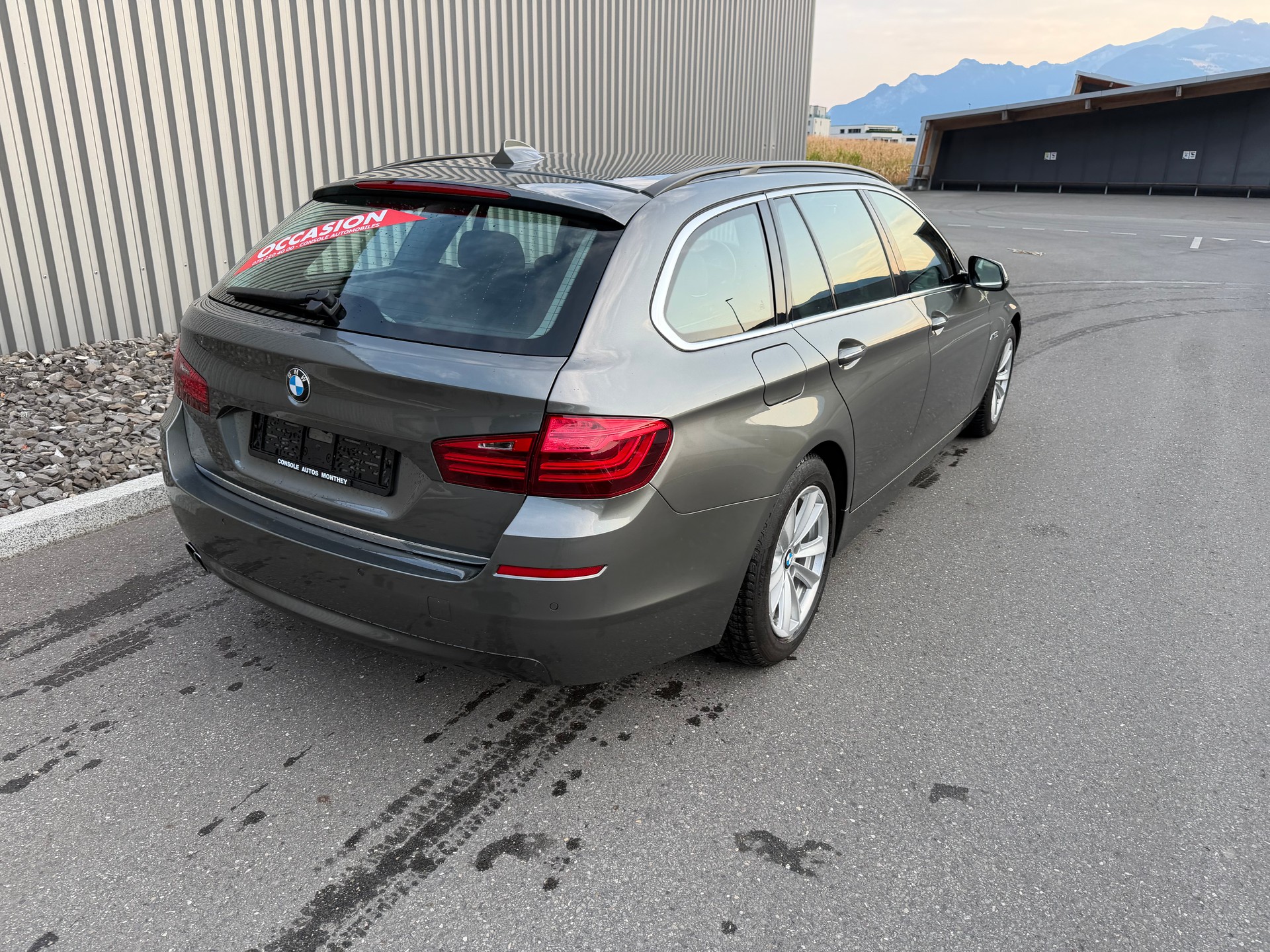 BMW 528i Touring xDrive Luxury Line Steptronic-image-7