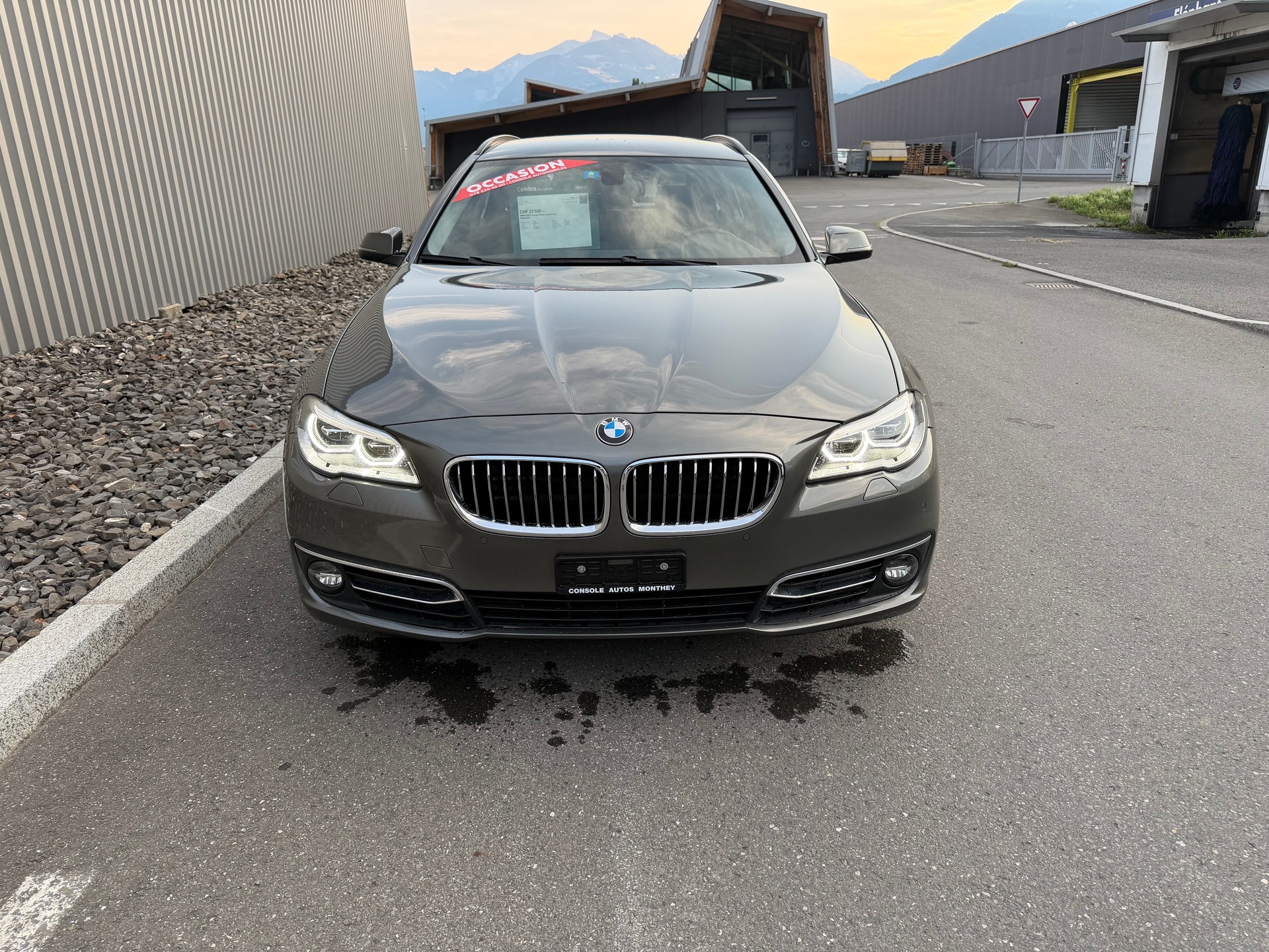 BMW 528i Touring xDrive Luxury Line Steptronic-image-4