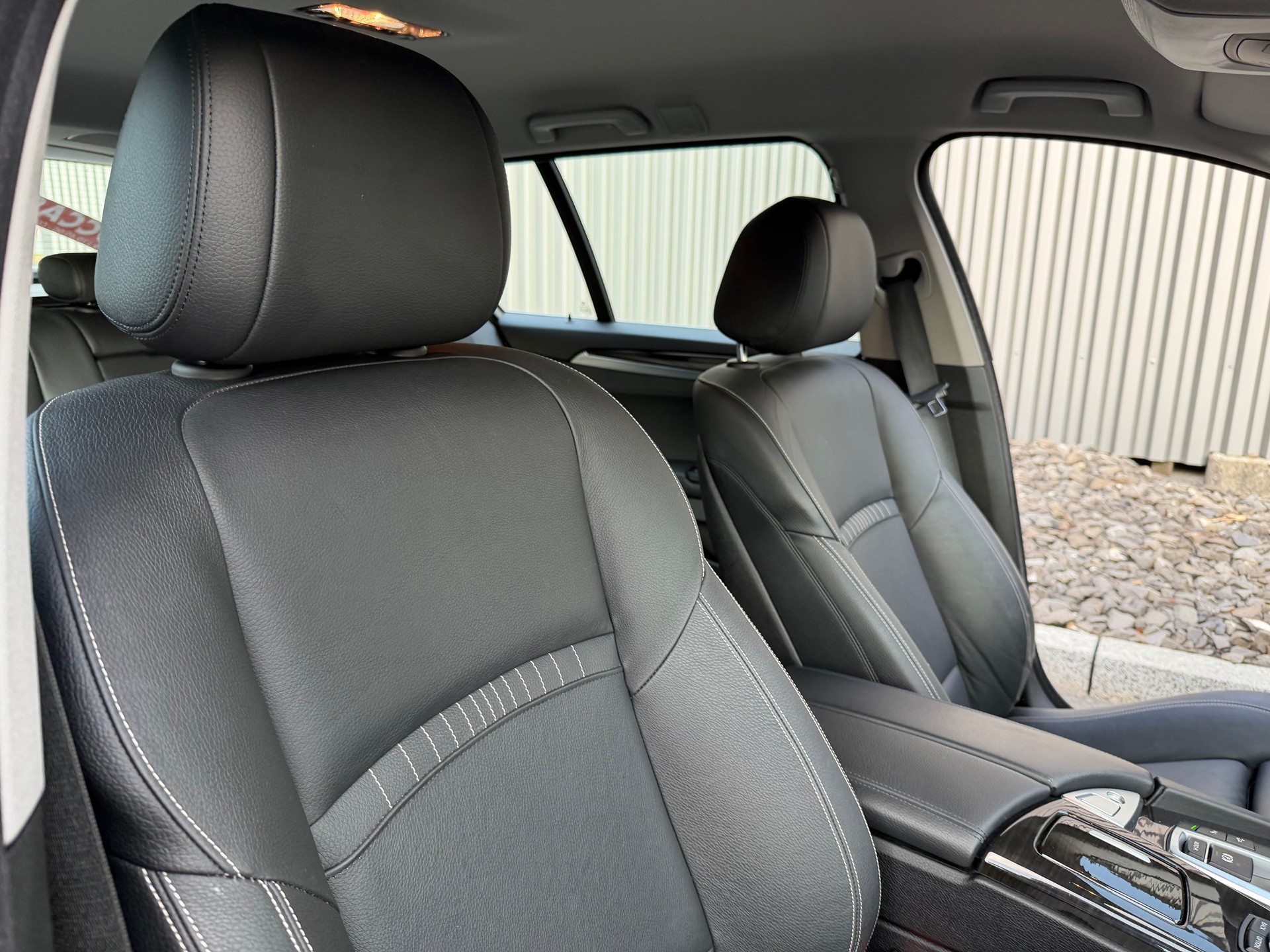 BMW 528i Touring xDrive Luxury Line Steptronic-image-31