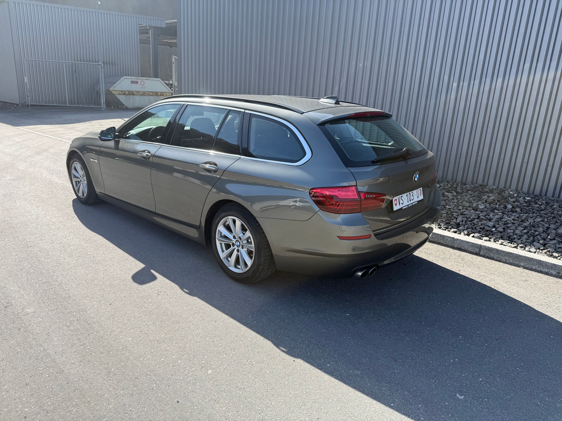 BMW 528i Touring xDrive Luxury Line Steptronic-showroom-element-2