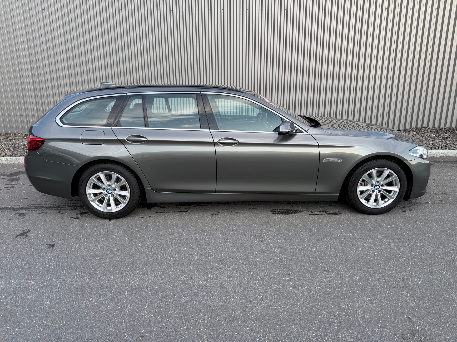 BMW 528i Touring xDrive Luxury Line Steptronic-image-8
