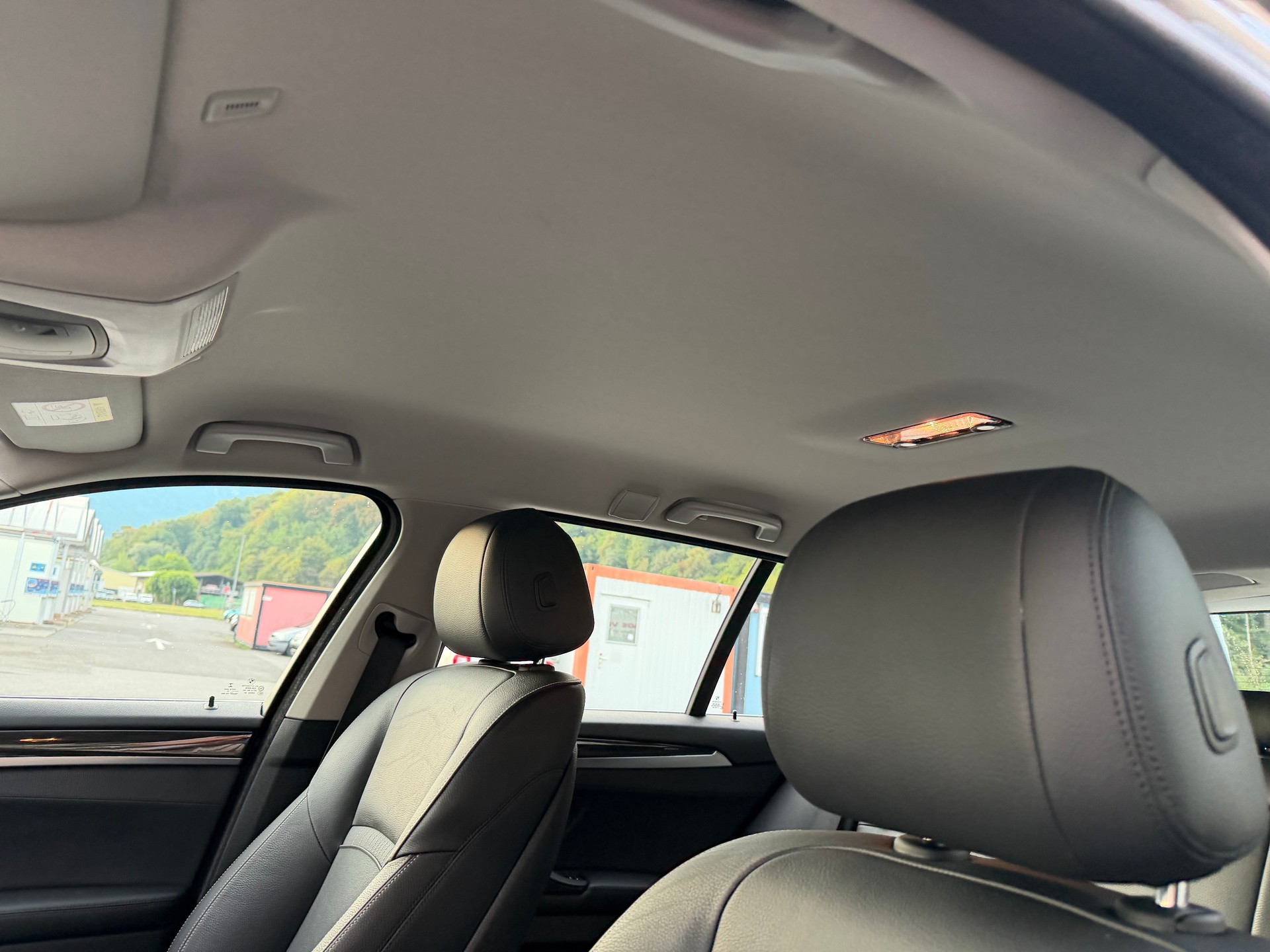 BMW 528i Touring xDrive Luxury Line Steptronic-image-18