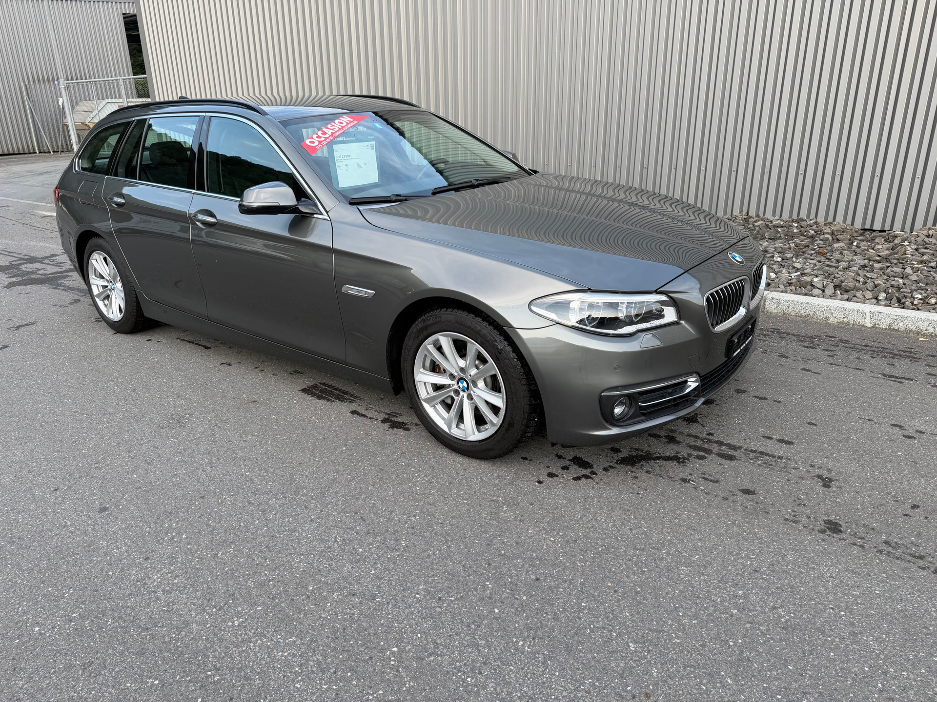 BMW 528i Touring xDrive Luxury Line Steptronic-image-9