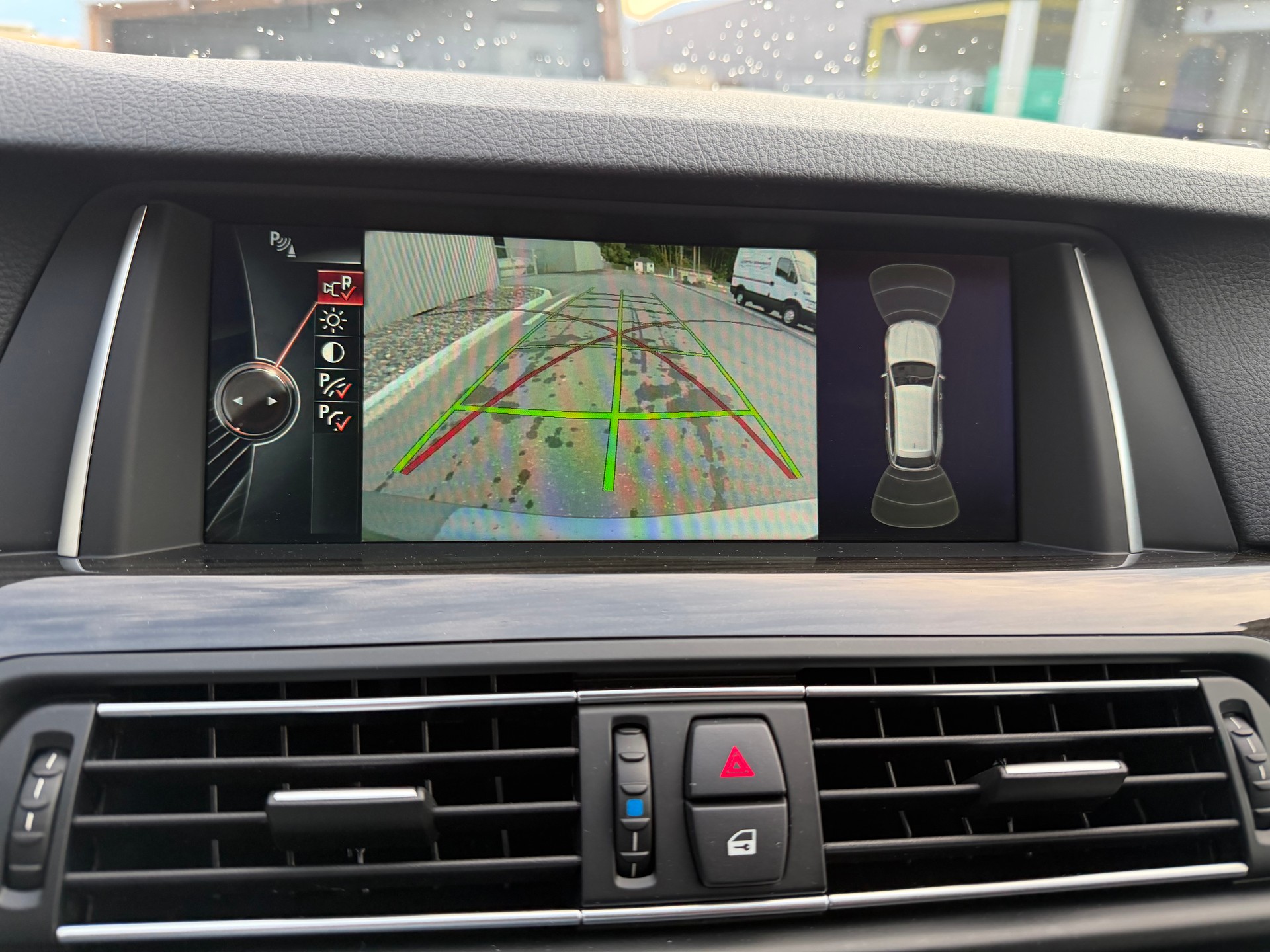 BMW 528i Touring xDrive Luxury Line Steptronic-image-21