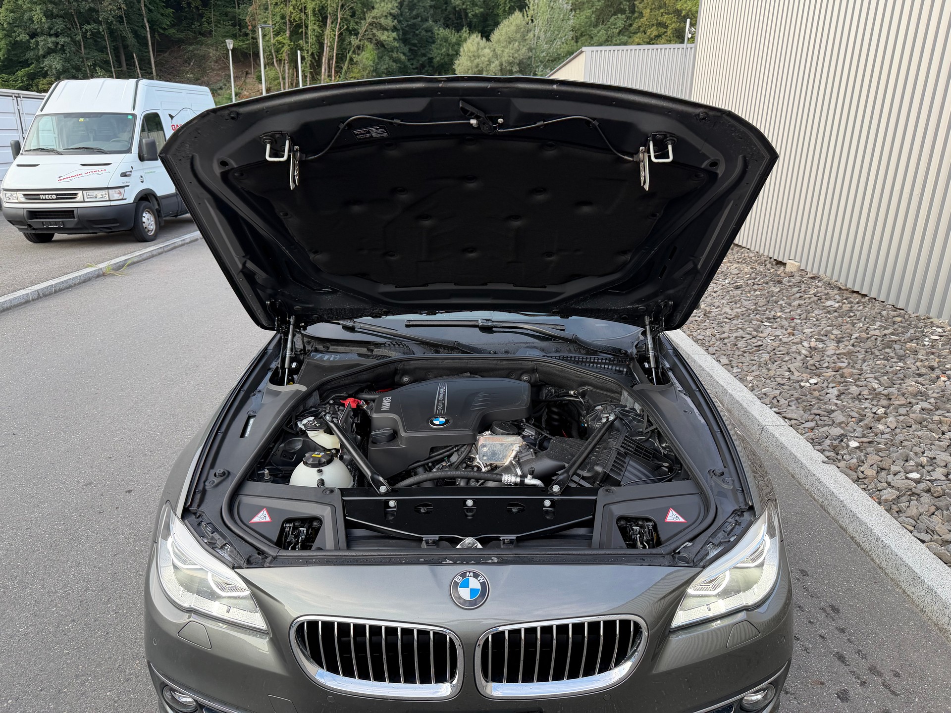 BMW 528i Touring xDrive Luxury Line Steptronic-image-48