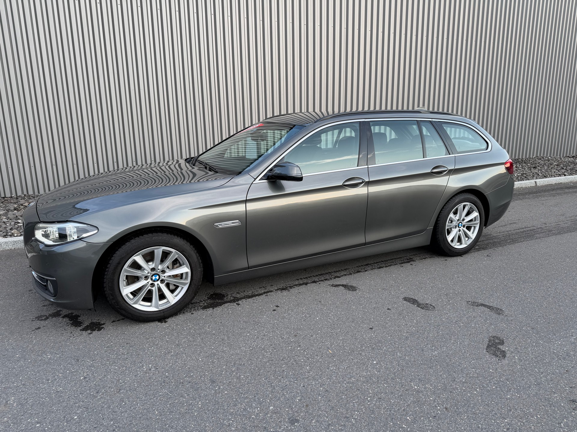 BMW 528i Touring xDrive Luxury Line Steptronic-image-0