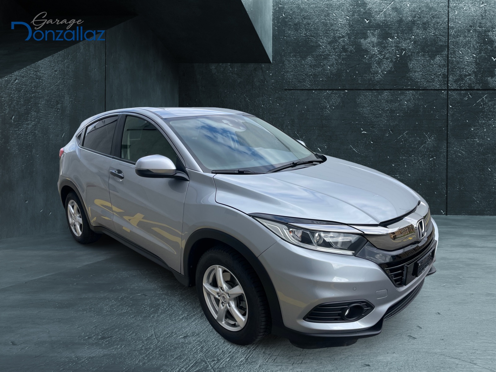 HONDA HR-V 1.5i-VTEC Executive CVT (3)-showroom-element-2