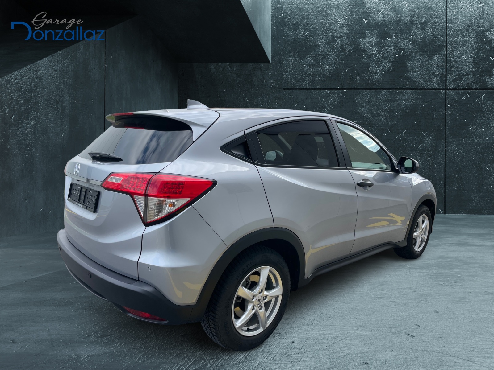 HONDA HR-V 1.5i-VTEC Executive CVT (3)-showroom-element-3