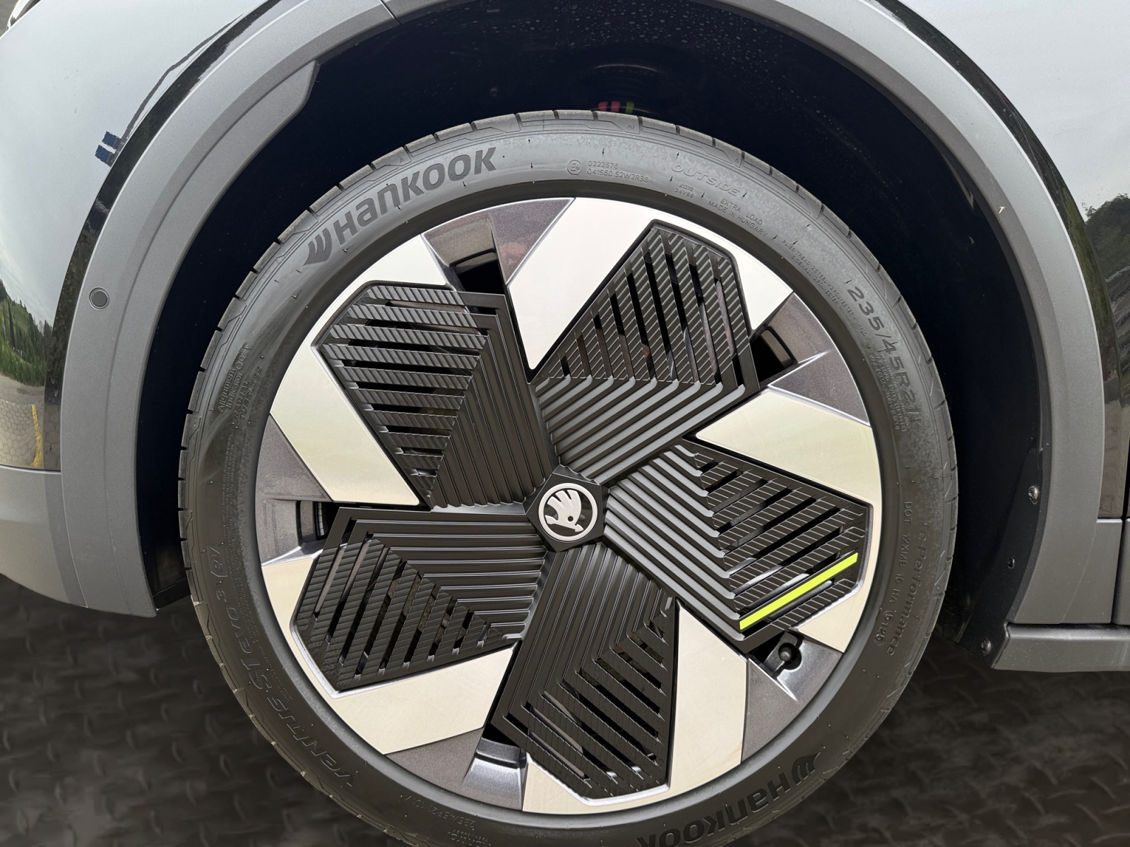SKODA Elroq 85 RS 4x4 Maxx, AHK, 4J Garantie, black magic!-image-8