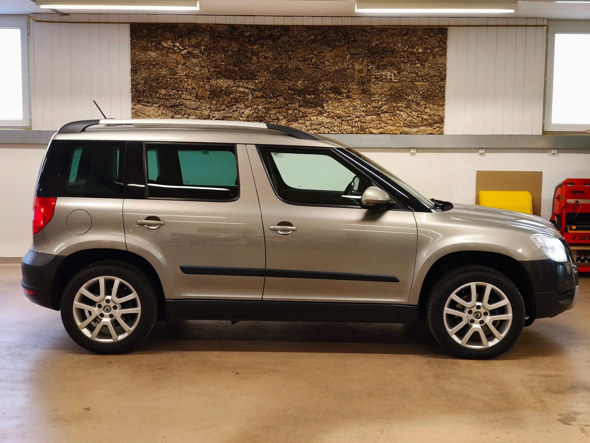 SKODA Yeti 2.0 TDI Experience 4x4 DSG-image-9