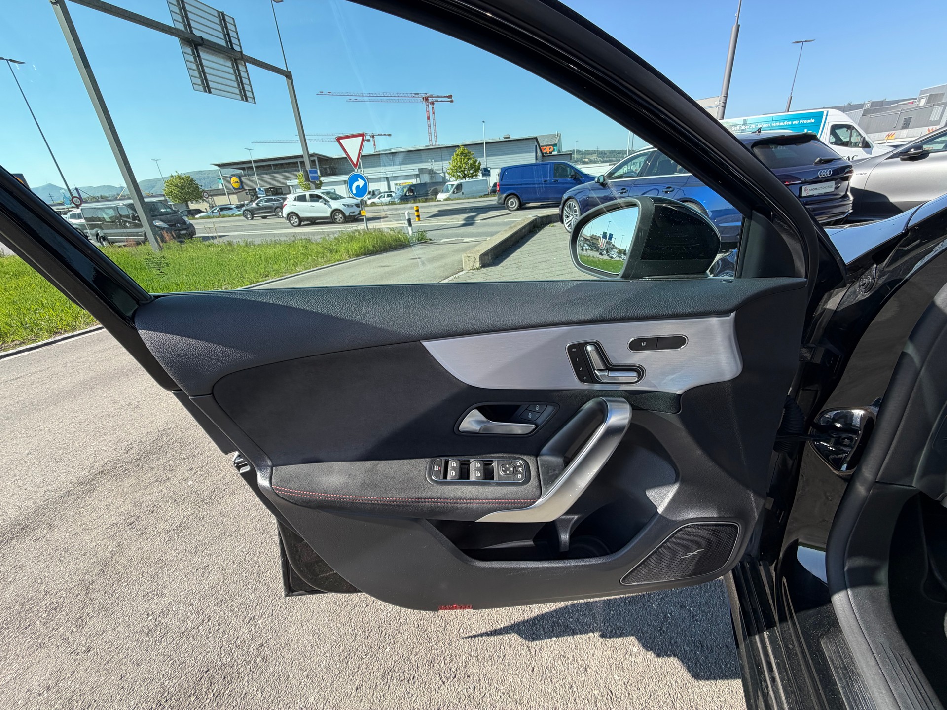 MERCEDES-BENZ A 45 S AMG 4Matic+ Speedshift-image-14