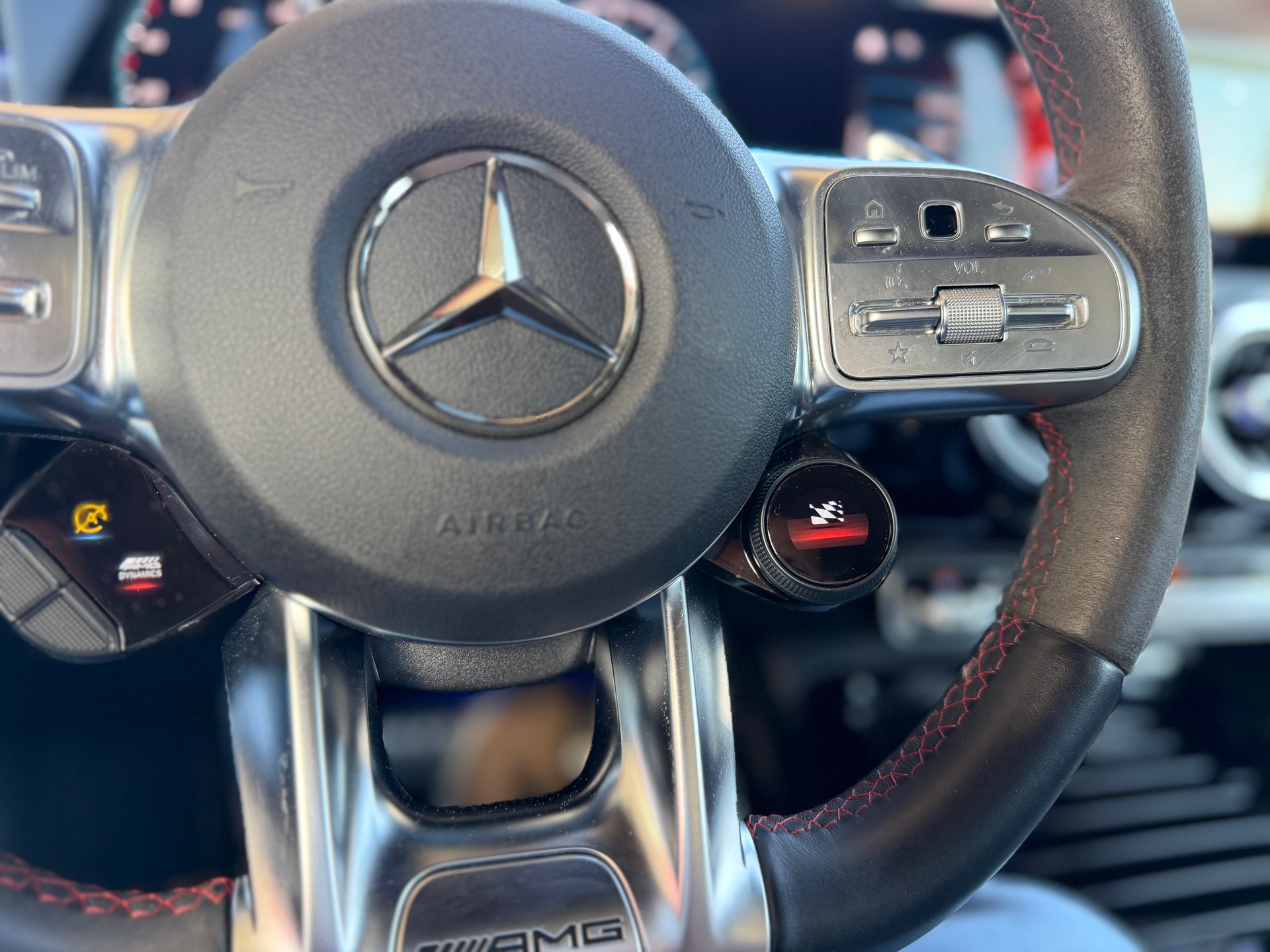 MERCEDES-BENZ A 45 S AMG 4Matic+ Speedshift-image-17