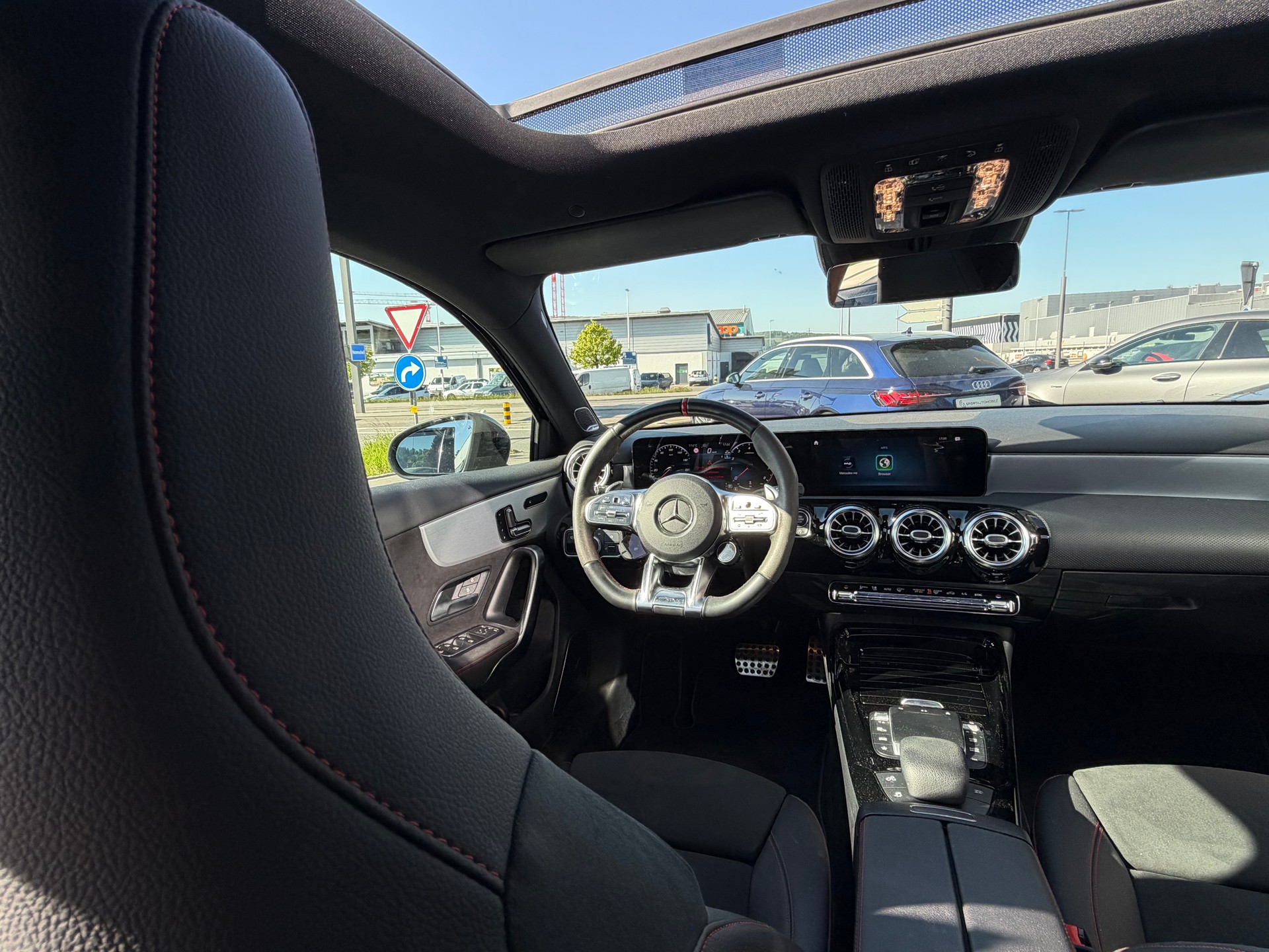 MERCEDES-BENZ A 45 S AMG 4Matic+ Speedshift-image-12