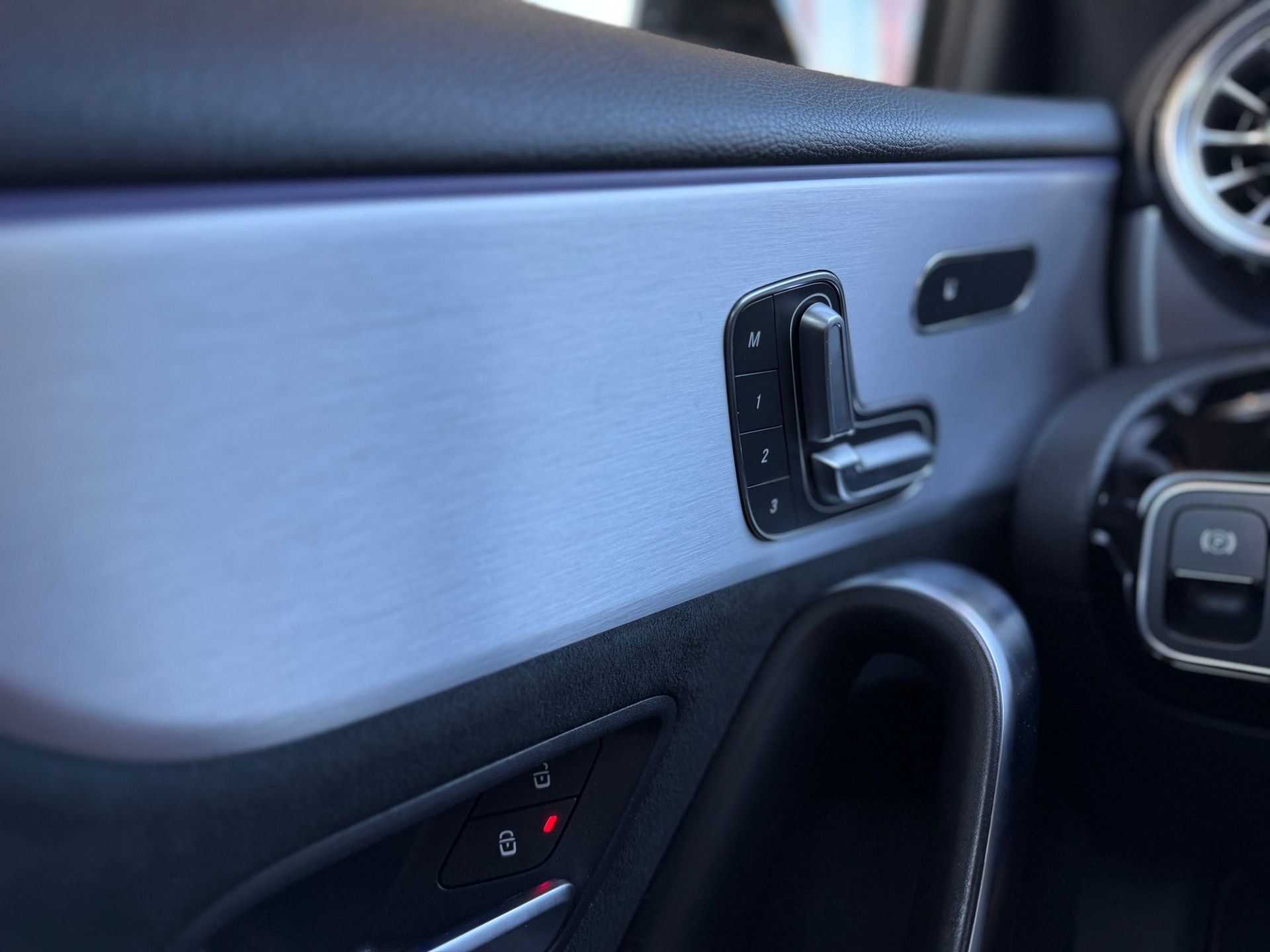 MERCEDES-BENZ A 45 S AMG 4Matic+ Speedshift-image-26