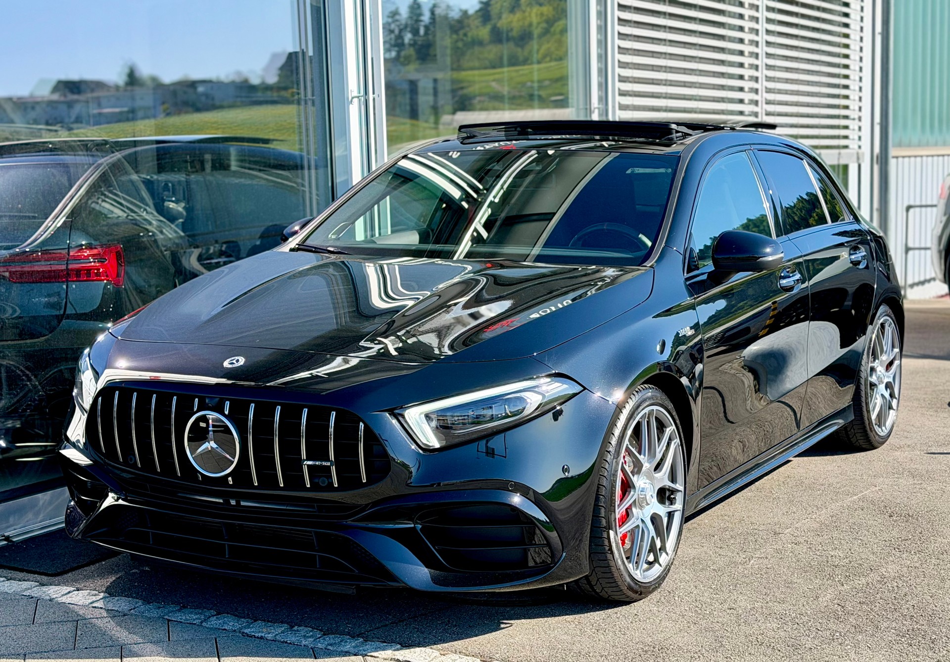 MERCEDES-BENZ A 45 S AMG 4Matic+ Speedshift-showroom-element-2
