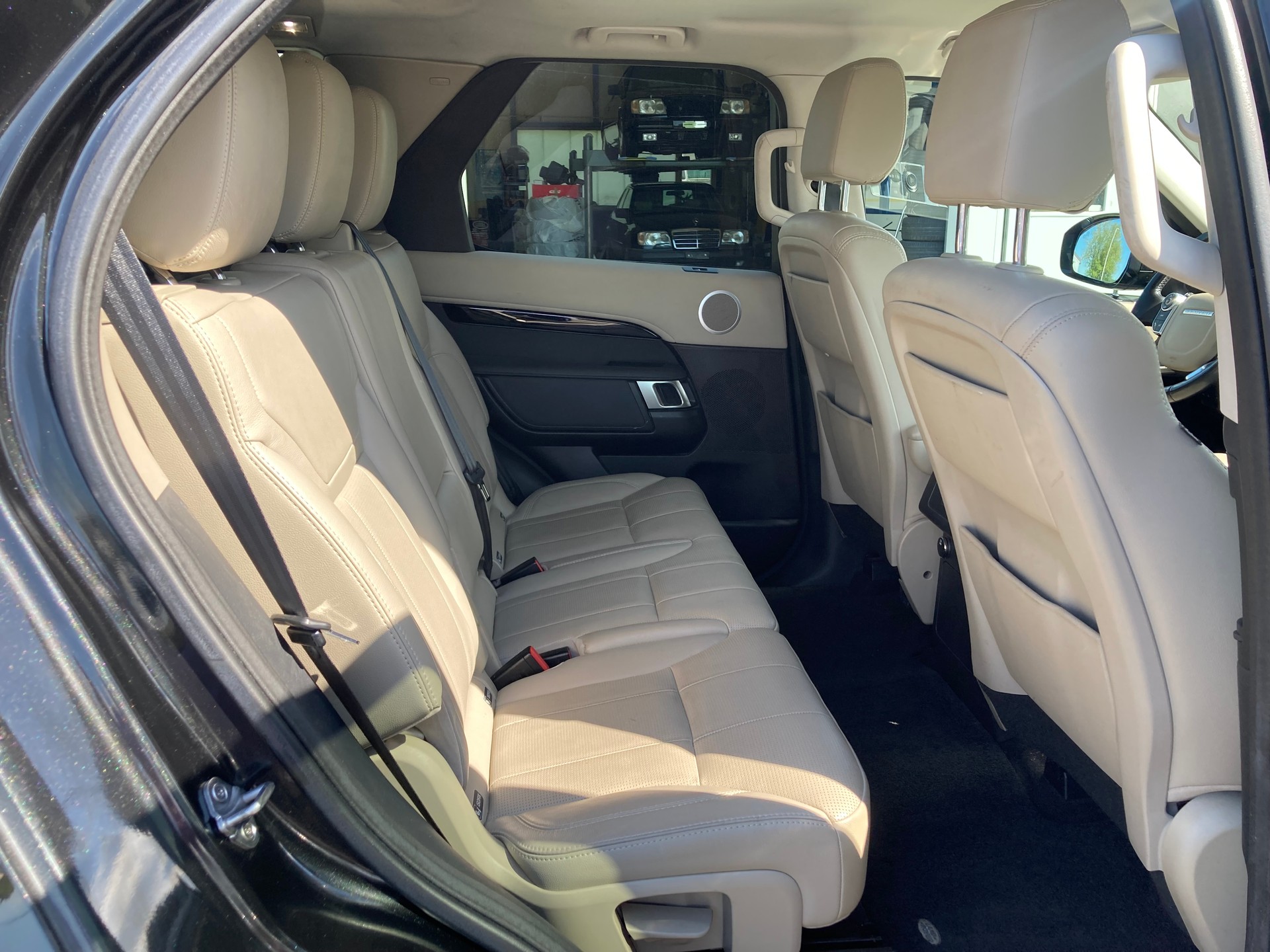 LAND ROVER Discovery 3.0 TD6 SE Automatic-image-10