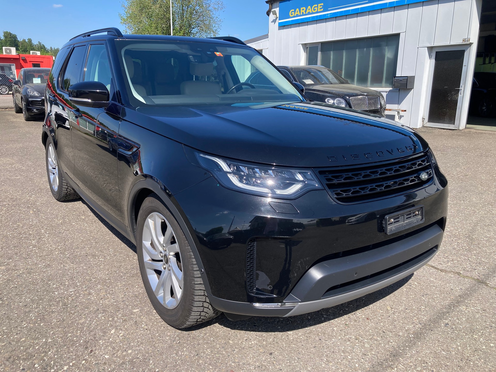 LAND ROVER Discovery 3.0 TD6 SE Automatic-showroom-element-2
