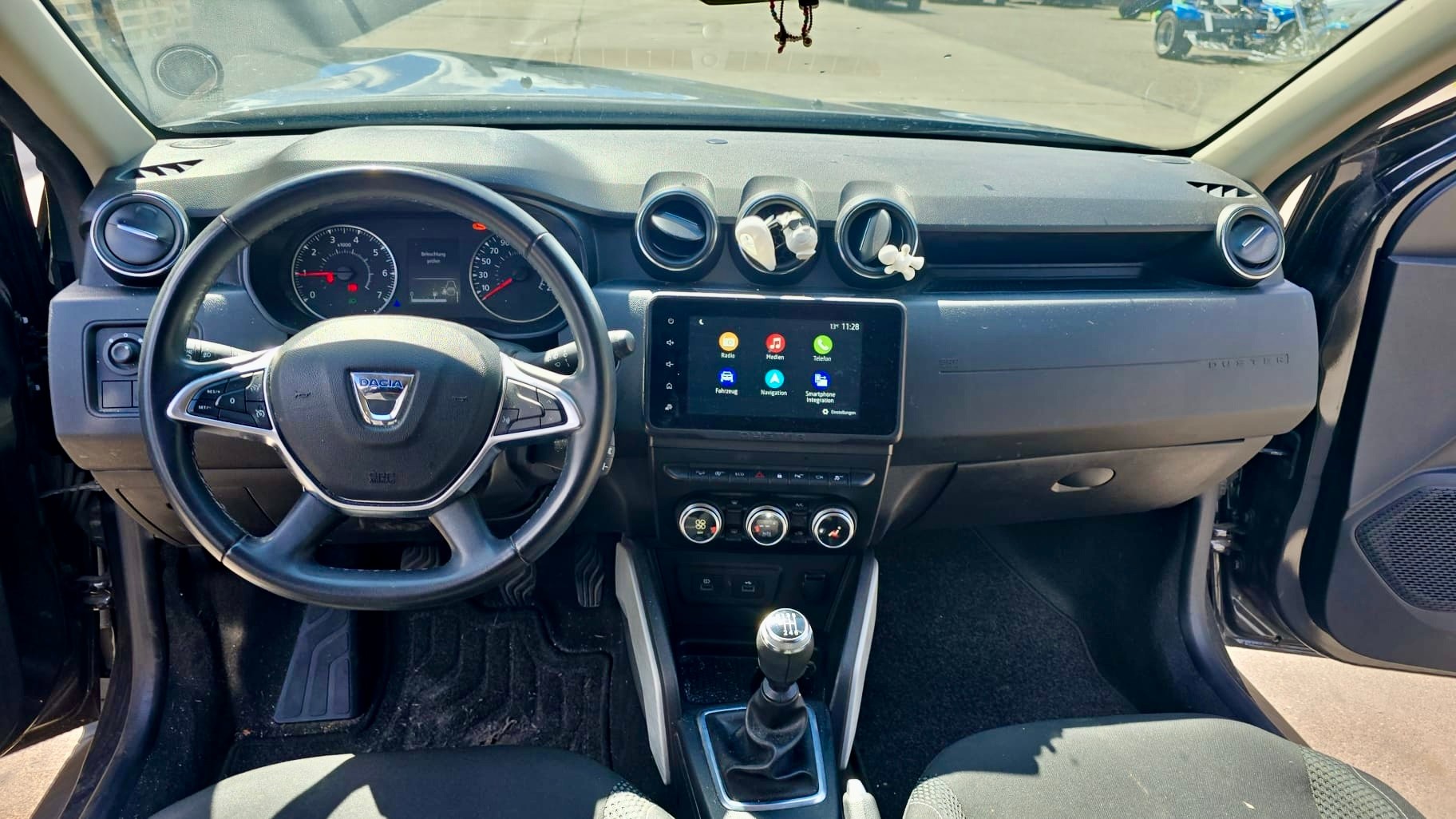 DACIA Duster TCe 150 Celebration 4x4-image-8