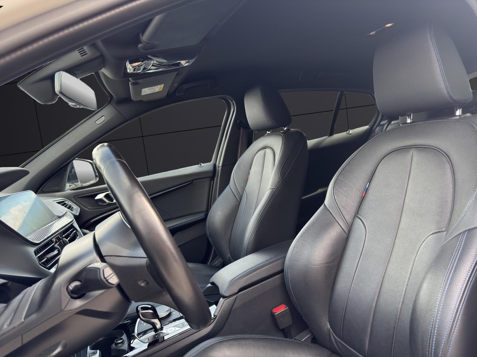 BMW 120d xDrive-showroom-element-1