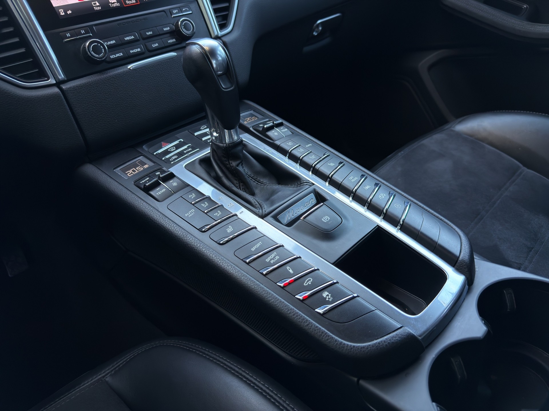 PORSCHE Macan GTS PDK-image-15