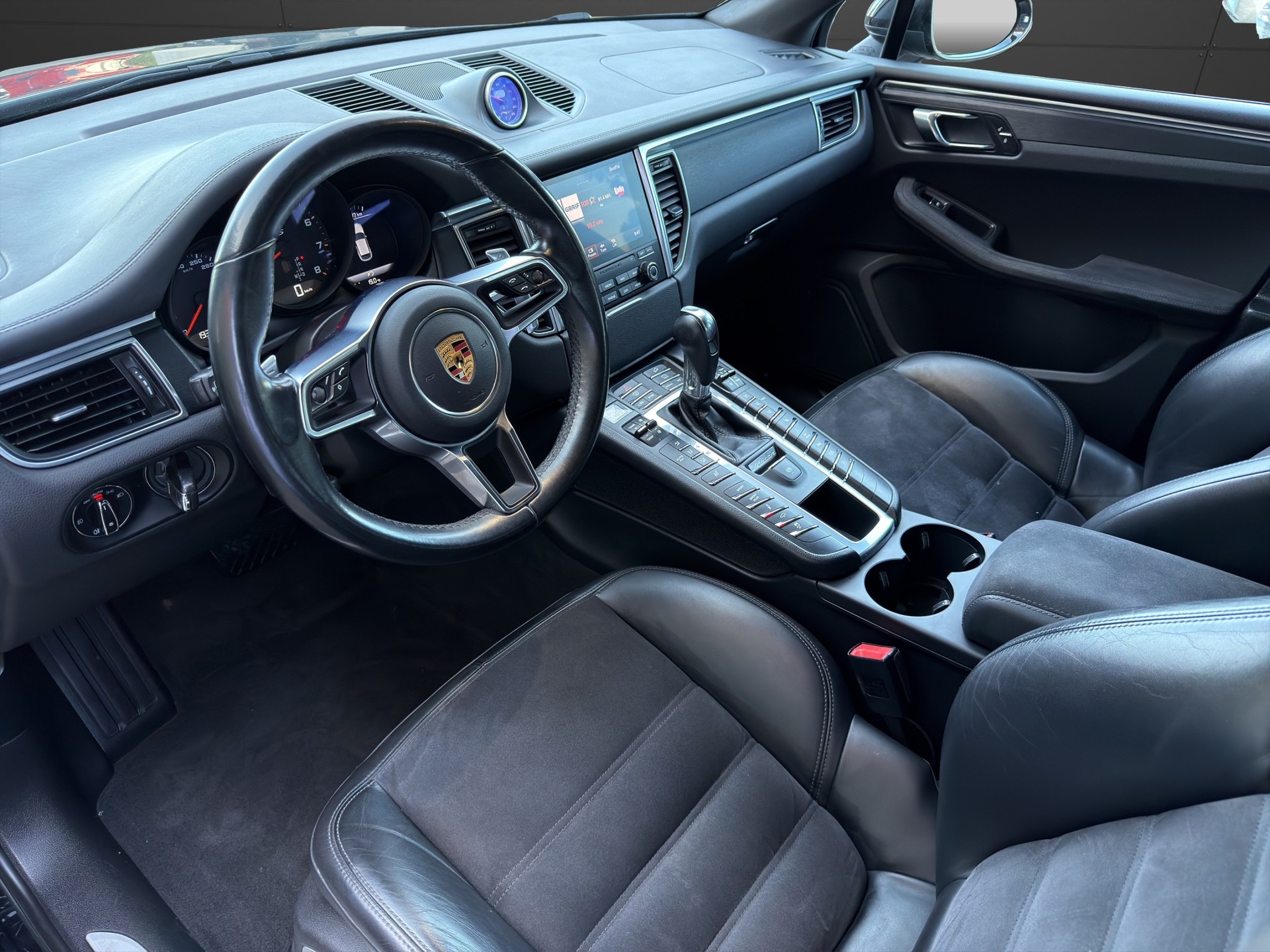 PORSCHE Macan GTS PDK-image-9