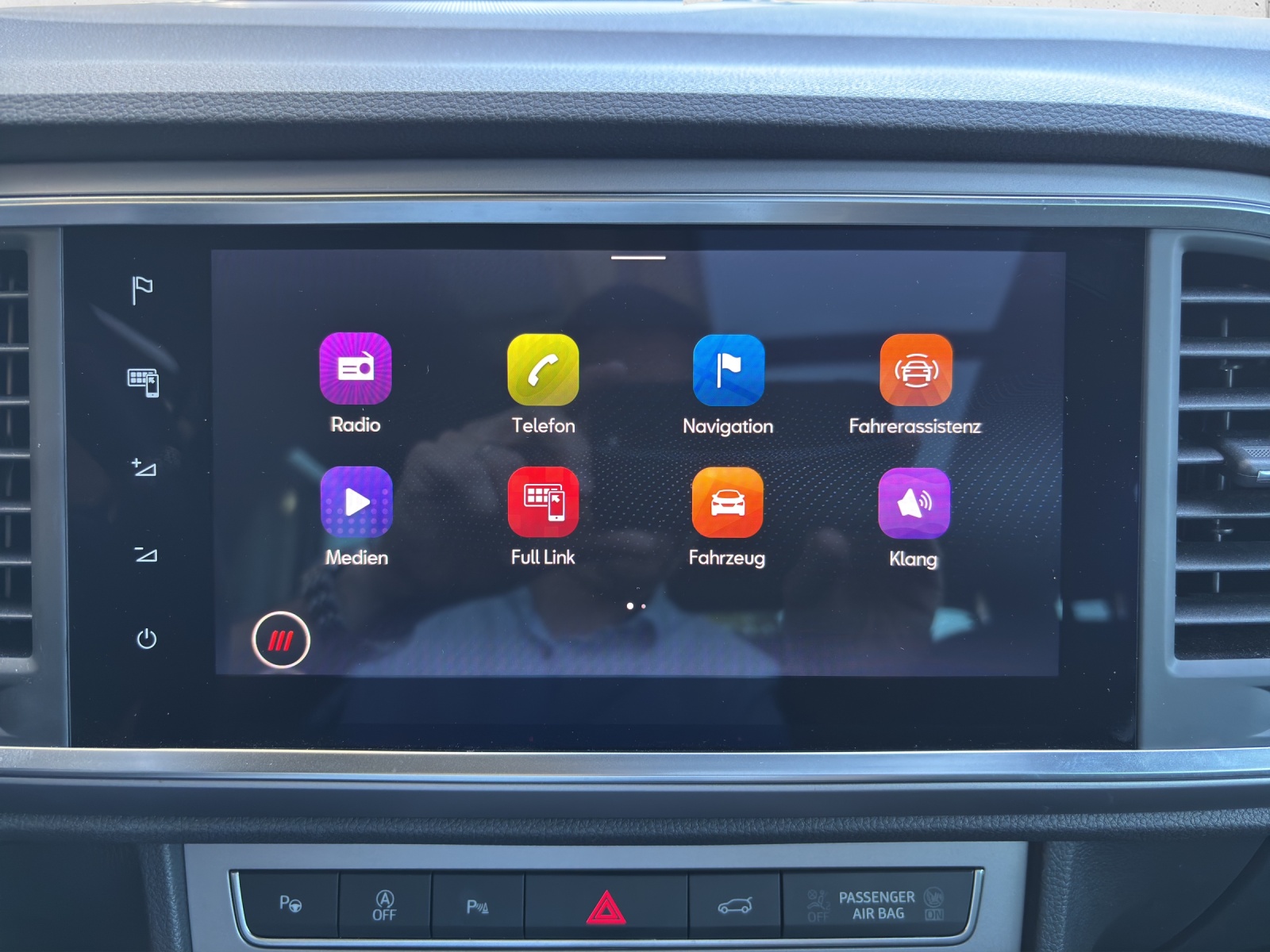 SEAT Ateca 2.0 TSI FR 4Drive DSG mit AHK & Panorama-Schiebe-/Ausstelldach-image-17