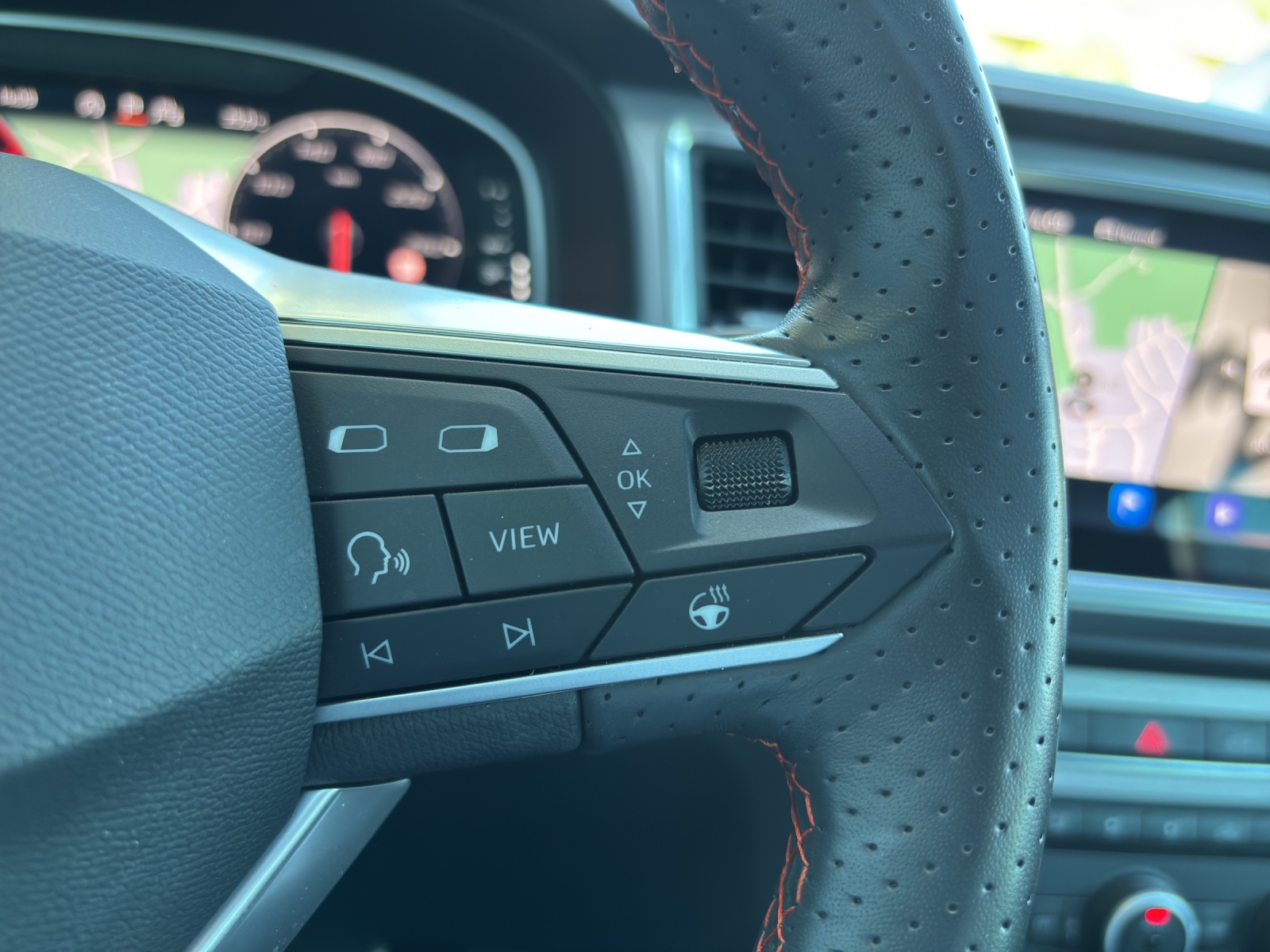 SEAT Ateca 2.0 TSI FR 4Drive DSG mit AHK & Panorama-Schiebe-/Ausstelldach-image-15