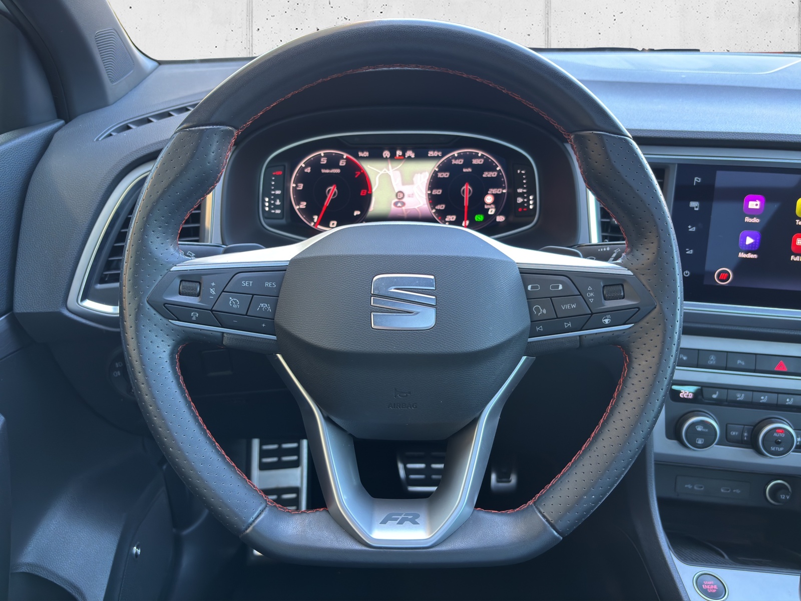SEAT Ateca 2.0 TSI FR 4Drive DSG mit AHK & Panorama-Schiebe-/Ausstelldach-image-13