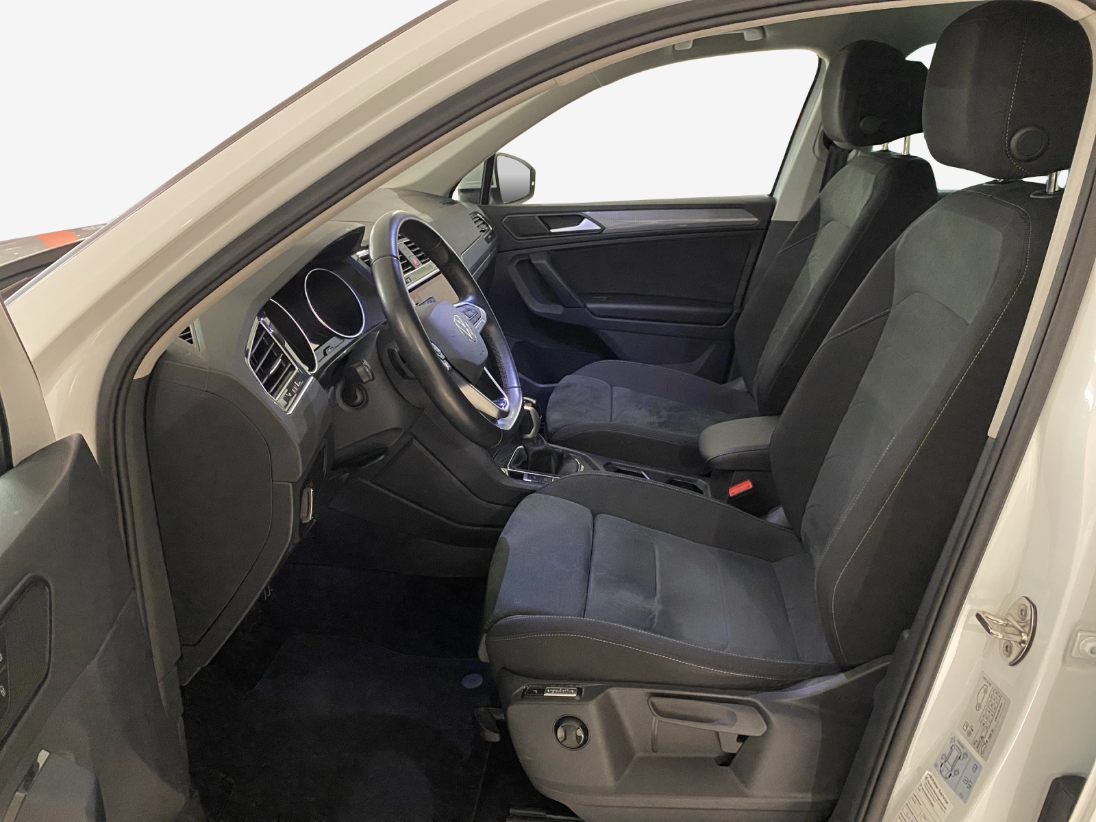 VW Tiguan 2.0 TDI SCR Life 4Motion DSG-image-7