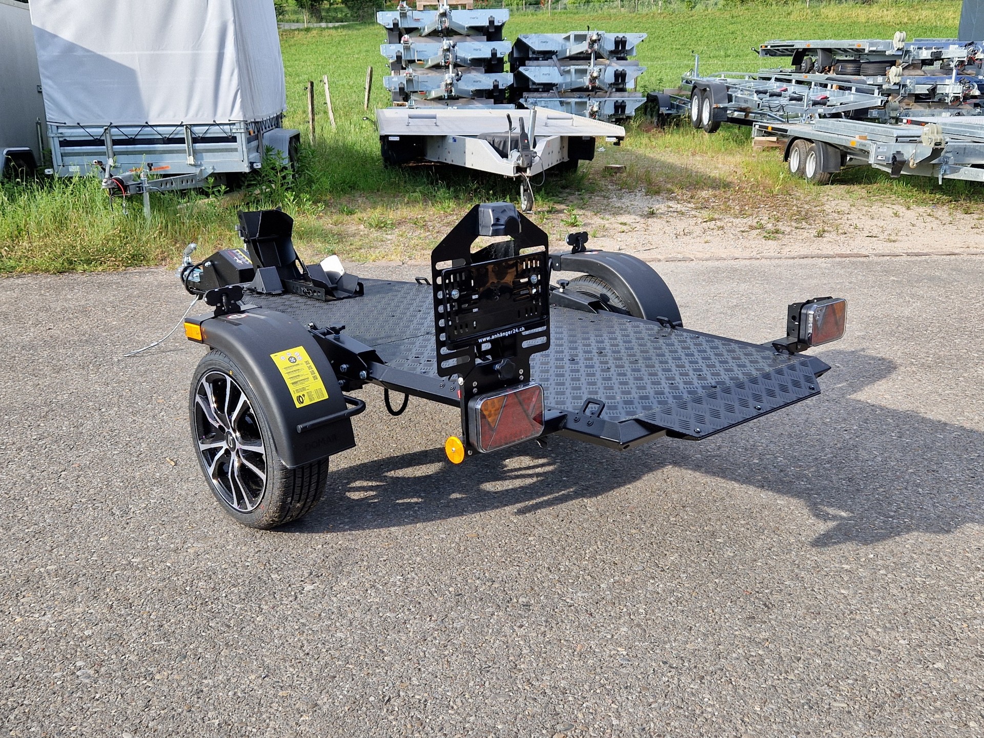 LORRIES MT1 750kg Black Edition 15 Zoll Aluräder Motorradanhänger absenkbar Modelljahr 2026-image-7