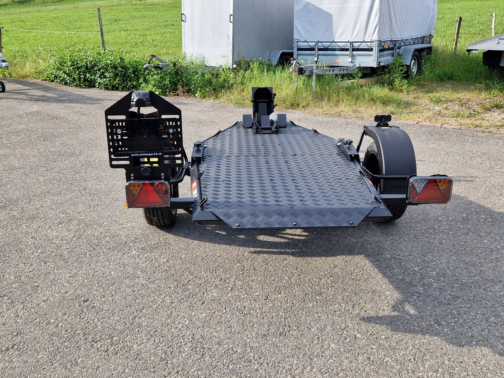 LORRIES MT1 750kg Black Edition 15 Zoll Aluräder Motorradanhänger absenkbar Modelljahr 2026-image-6